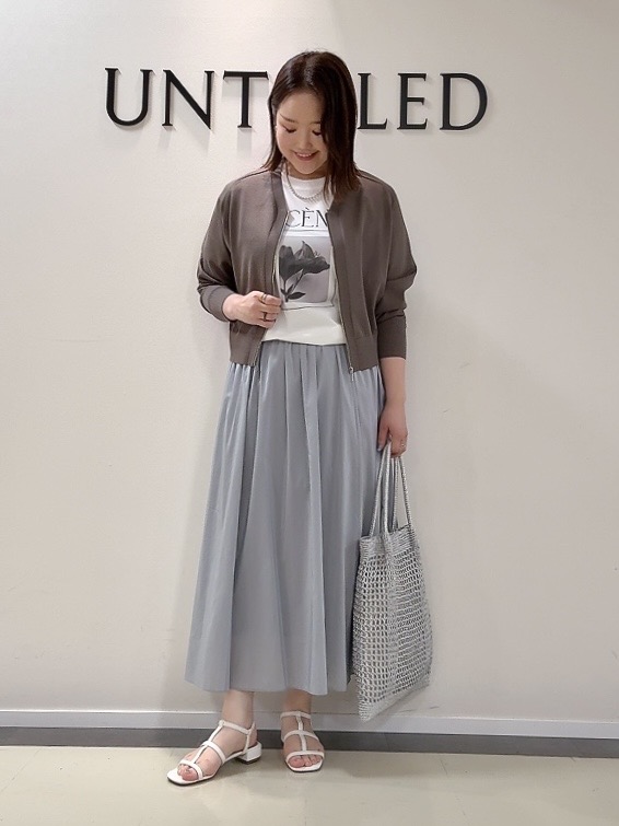 YUIさんの「UNTITLED｜【アンサンブル可/日除け・冷房対策】シアーレーヨンZIPカーディガン」を使ったコーディネート
