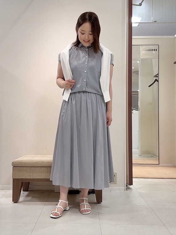 YUIさんの「UNTITLED｜【アンサンブル可/日除け・冷房対策】シアーレーヨンZIPカーディガン」を使ったコーディネート