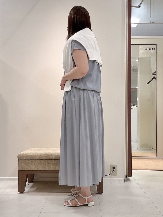 YUIさんの「UNTITLED｜【アンサンブル可/日除け・冷房対策】シアーレーヨンZIPカーディガン」を使ったコーディネート