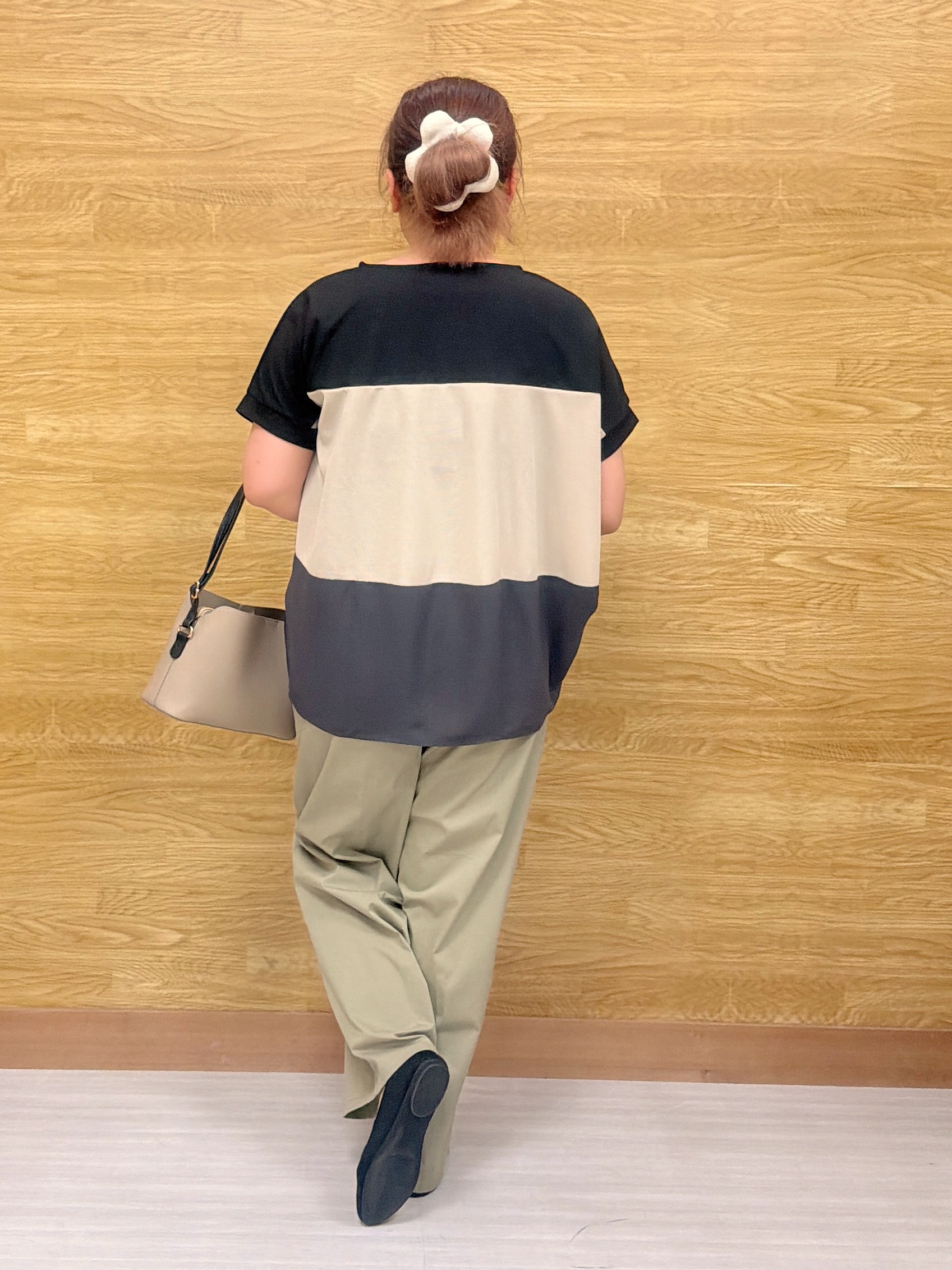 ぁむさんの「SHOO･LA･RUE｜【S-LL/洗濯機可/体型カバー】1枚で主役になる 3段切替 ドルマンＴシャツ」を使ったコーディネート