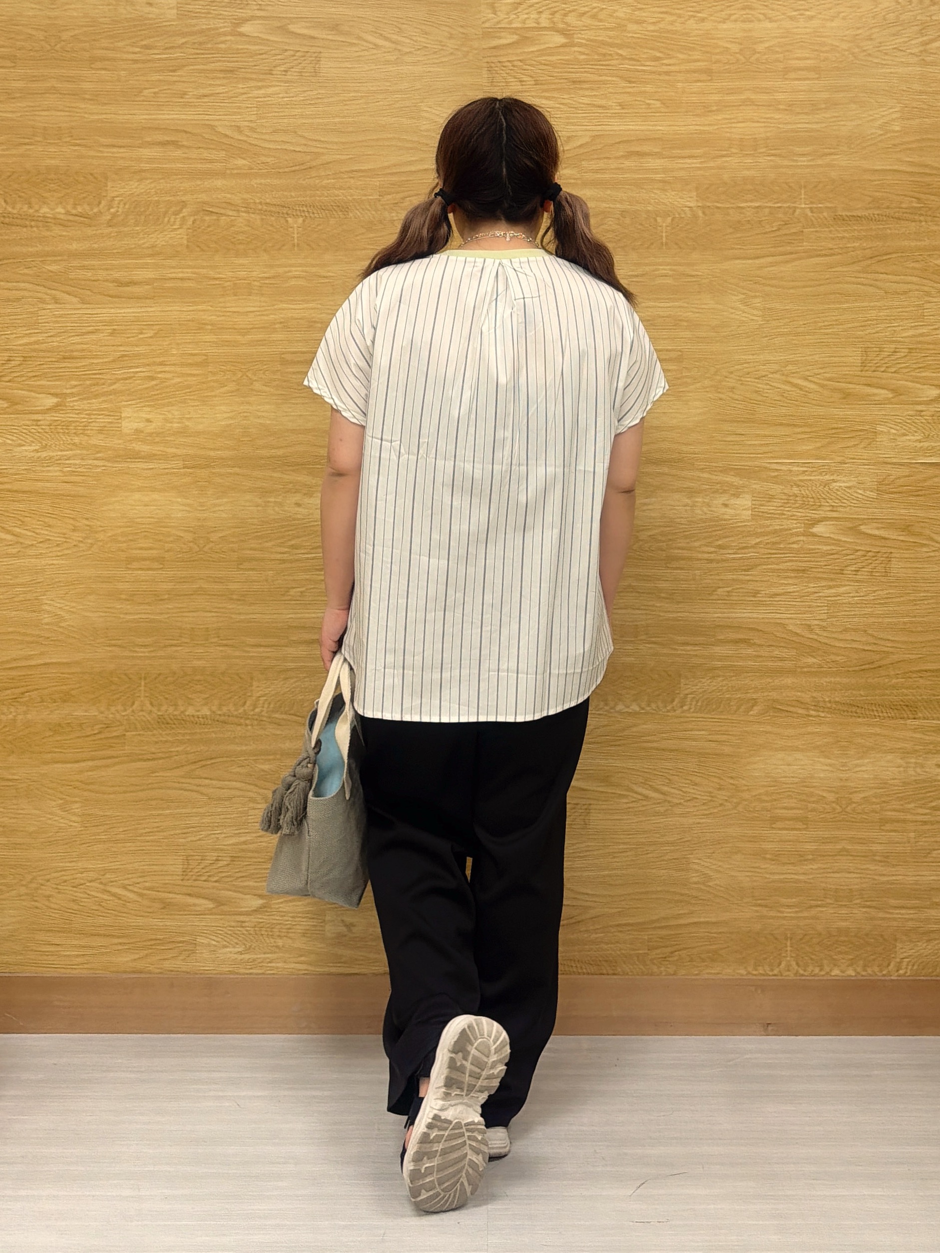 ぁむさんの「SHOO･LA･RUE｜【ひんやり/S-LL】インしない大人の爽やかスタイルに 前後異素材切替トップス」を使ったコーディネート