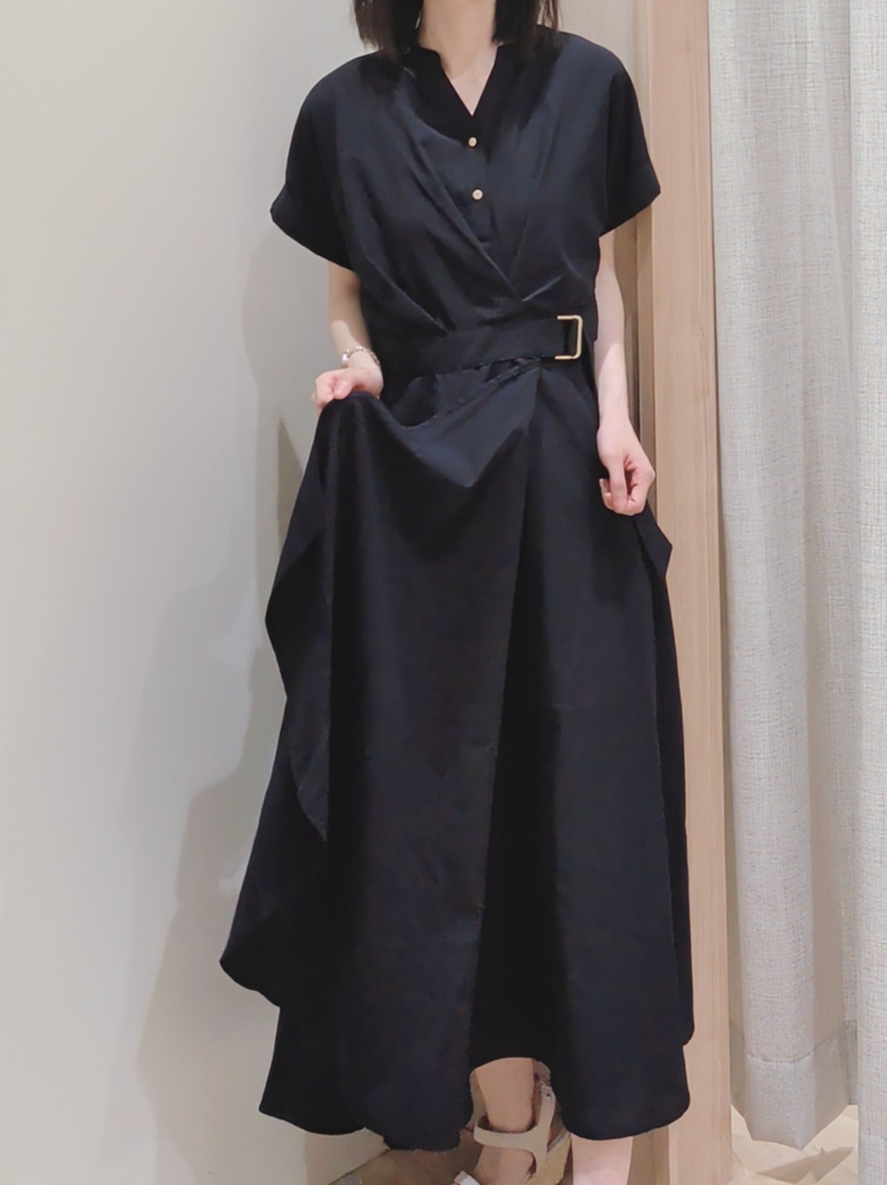 Yuiさんの「grove｜【洗える】さらっと軽やか、カシュクール風サッカーワンピース」を使ったコーディネート