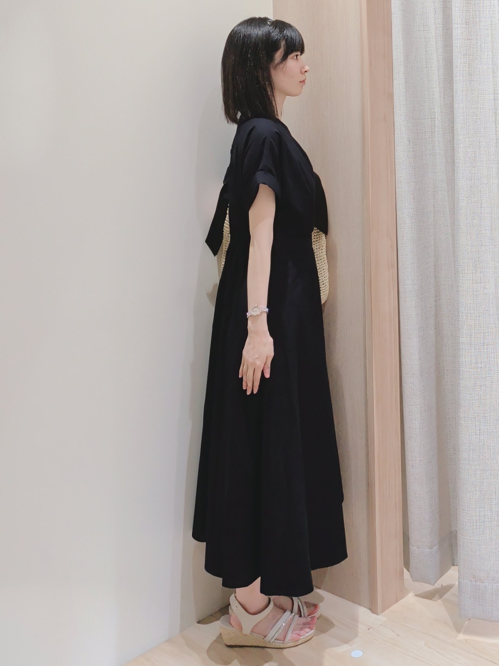 Yuiさんの「grove｜【洗える】さらっと軽やか、カシュクール風サッカーワンピース」を使ったコーディネート