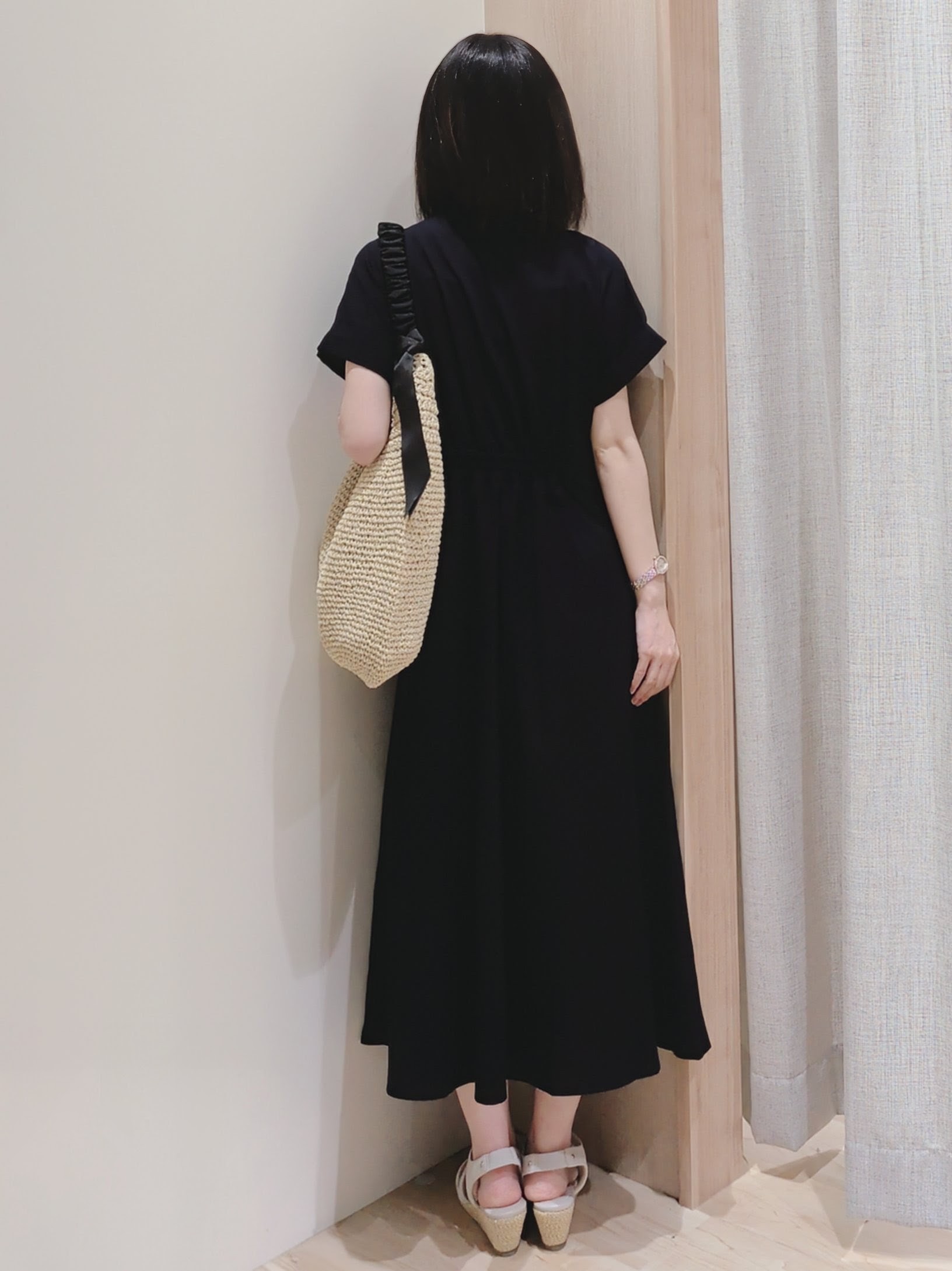 Yuiさんの「grove｜【洗える】さらっと軽やか、カシュクール風サッカーワンピース」を使ったコーディネート