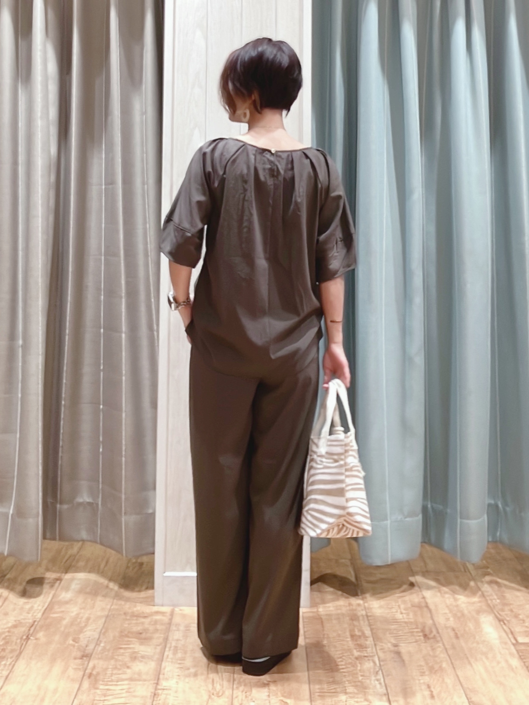 aaamiさんの「SHOO･LA･RUE｜【S-LL/洗濯機可/セットアップ可】軽凛(かろりん) ひんやりタックブラウス」を使ったコーディネート
