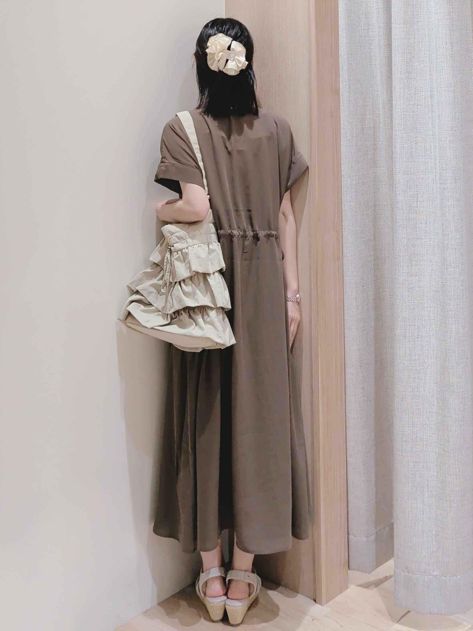 Yuiさんの「grove｜【洗える/体型カバー】ウエストドロストワンピース」を使ったコーディネート