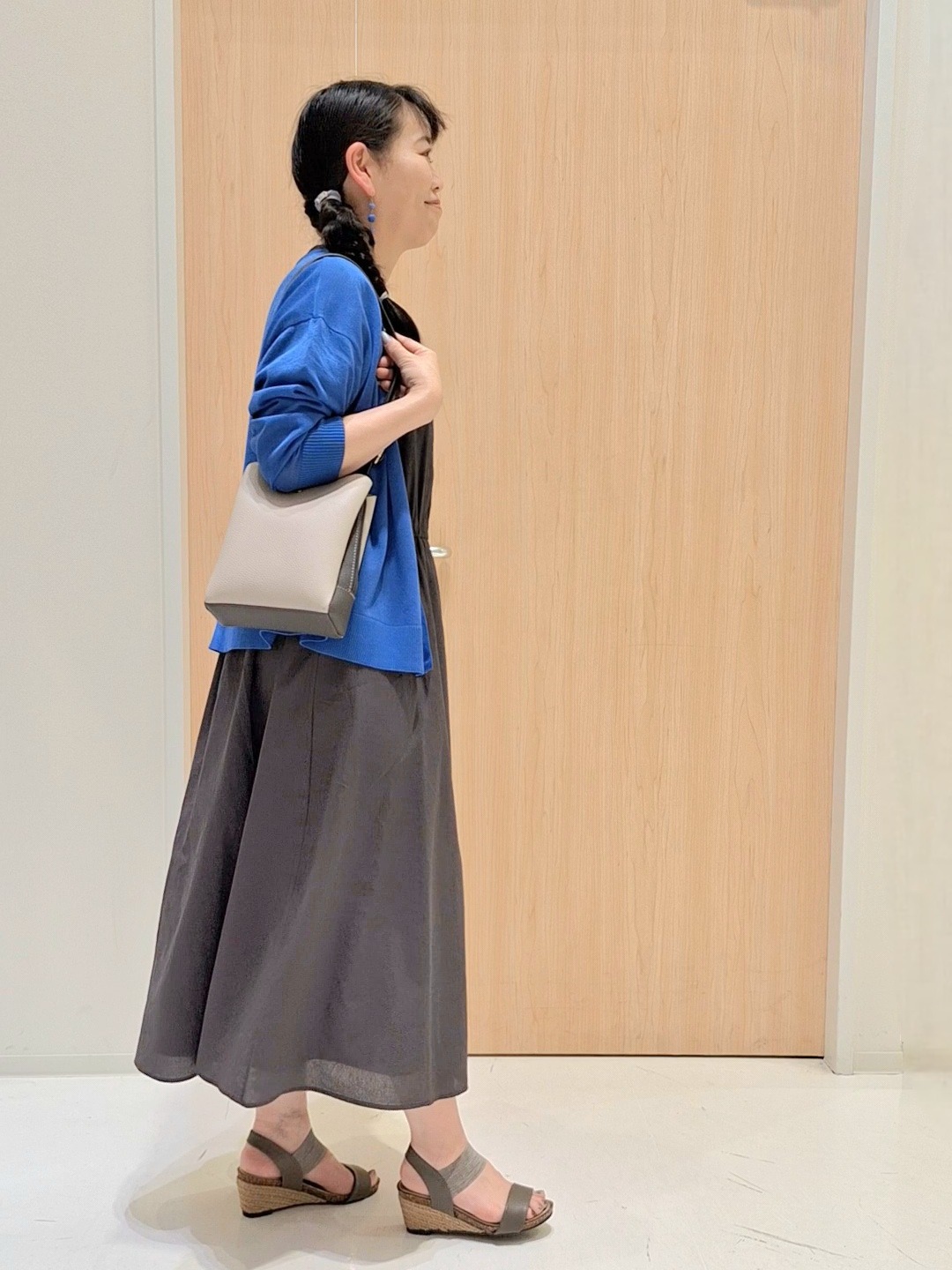 Saoさんの「SHOO･LA･RUE｜【ひんやり/洗濯機可/S-LL】オンにもオフにも マルチに使えるボタンレスカーディガン」を使ったコーディネート