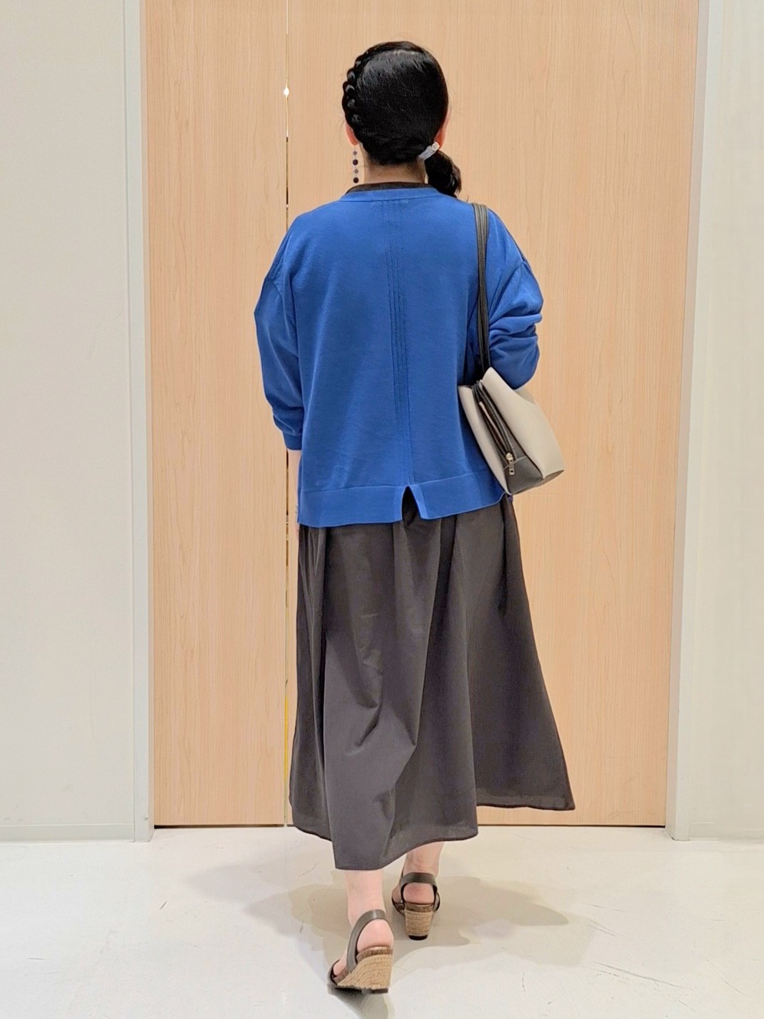 Saoさんの「SHOO･LA･RUE｜【ひんやり/洗濯機可/S-LL】オンにもオフにも マルチに使えるボタンレスカーディガン」を使ったコーディネート