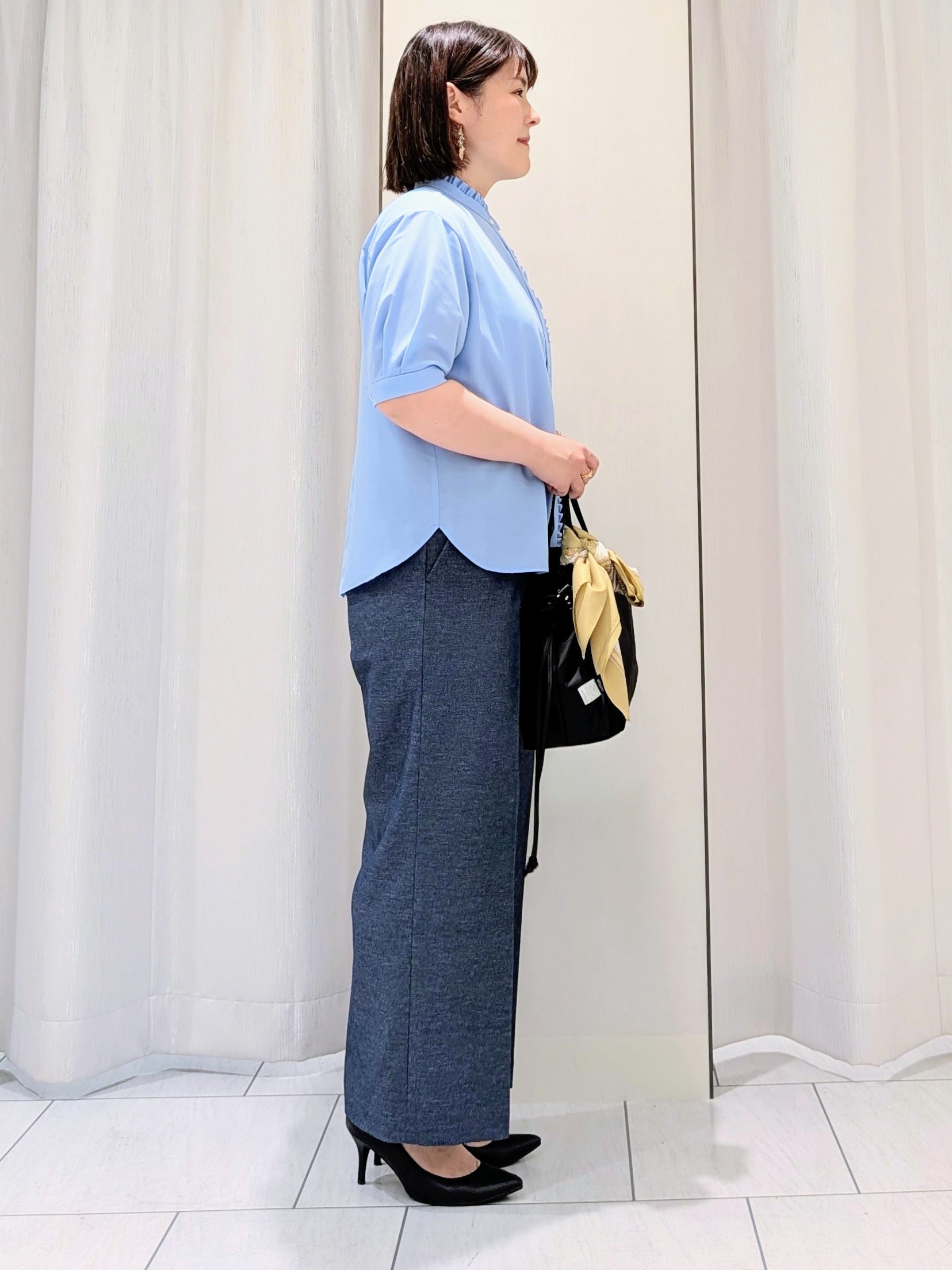 Onumaさんの「UNTITLED｜【接触冷感/通気性/洗える】スタンドカラーフリルブラウス」を使ったコーディネート
