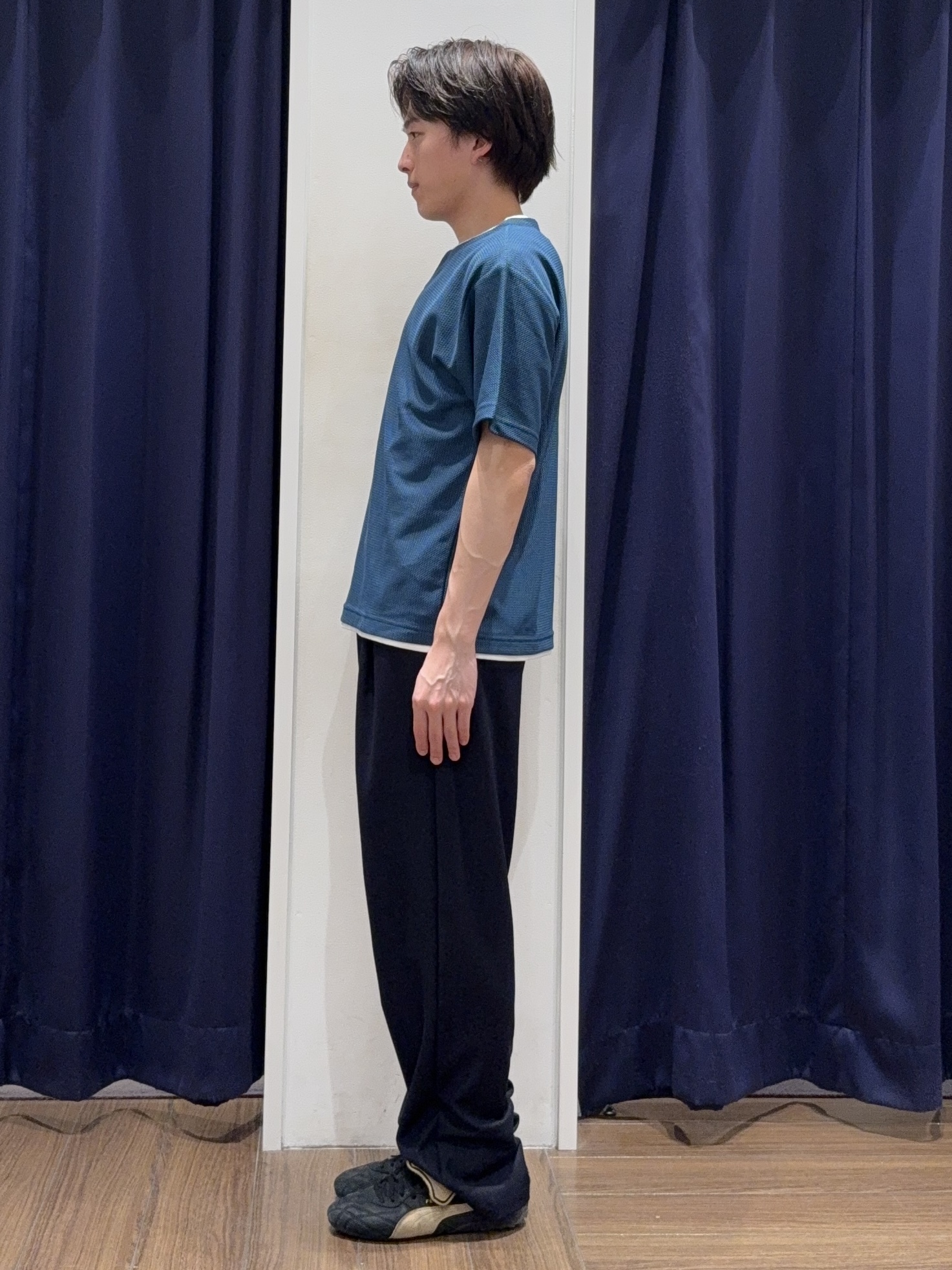 カシマさんの「THE SHOP TK｜【一枚でコーディネートが完成！】レイヤード風 キーネック 半袖Tシャツ 洗濯機OK」を使ったコーディネート