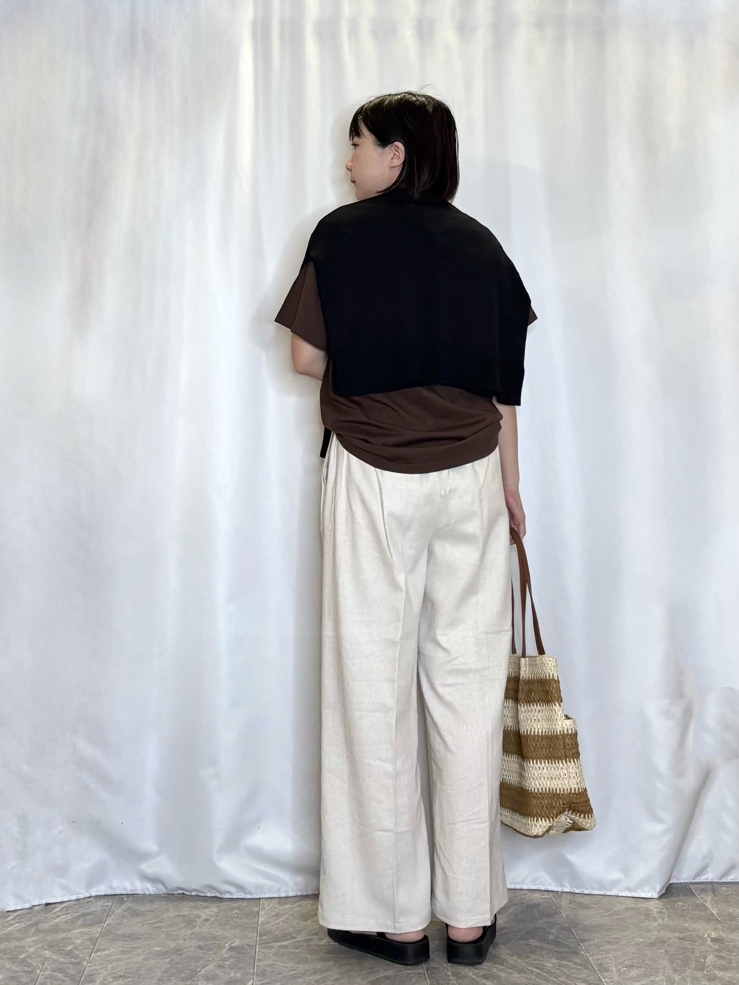 ネリさんの「SHOO･LA･RUE｜【洗濯機可/ひんやり/UV】さらっとしたタッチが心地よい ショート丈 Vネックカーディガン」を使ったコーディネート