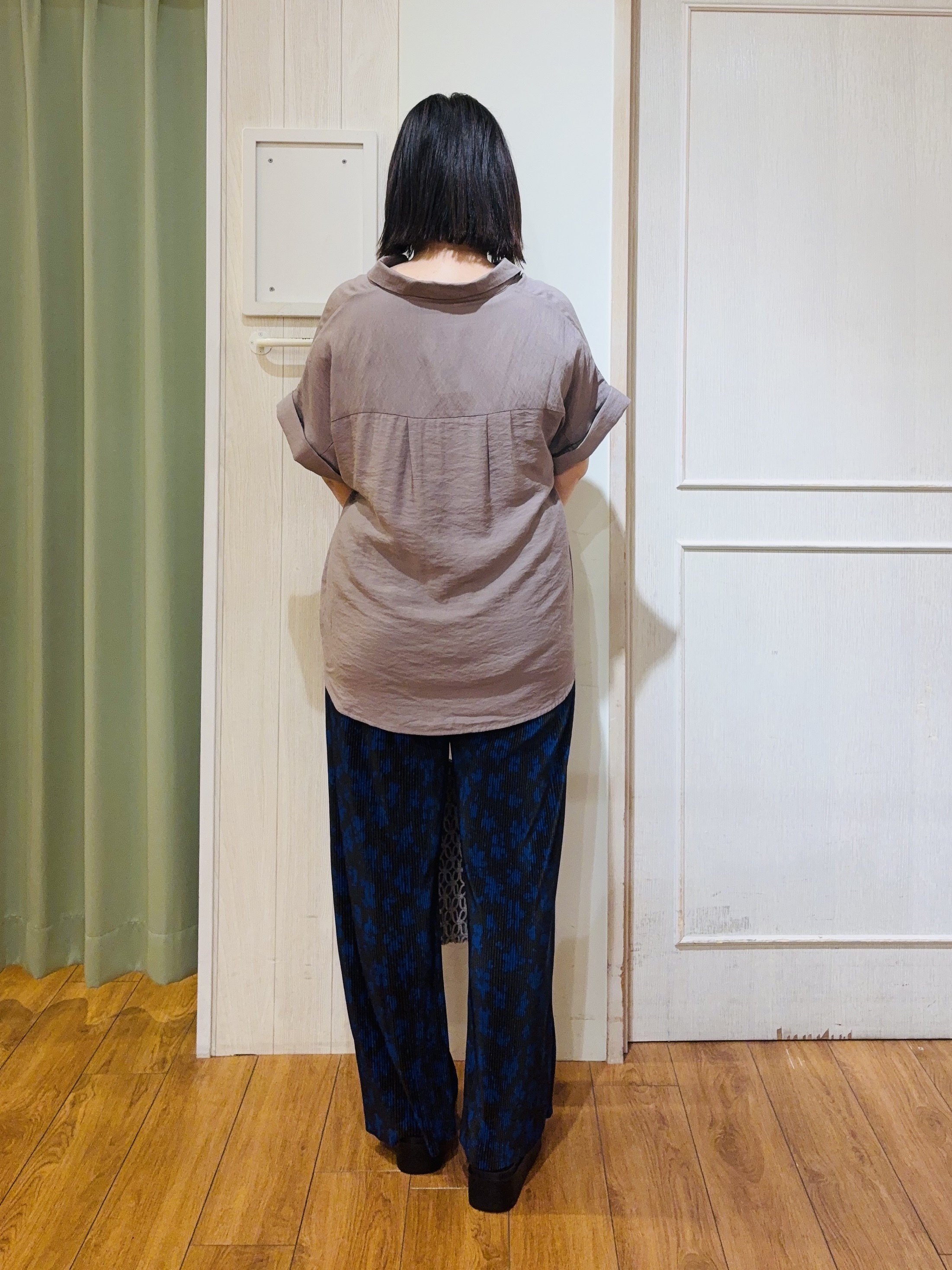 kumaさんの「SHOO･LA･RUE｜【ひんやり/S-LL/洗濯機可】インせず着られる 裾タック スキッパーシャツ」を使ったコーディネート