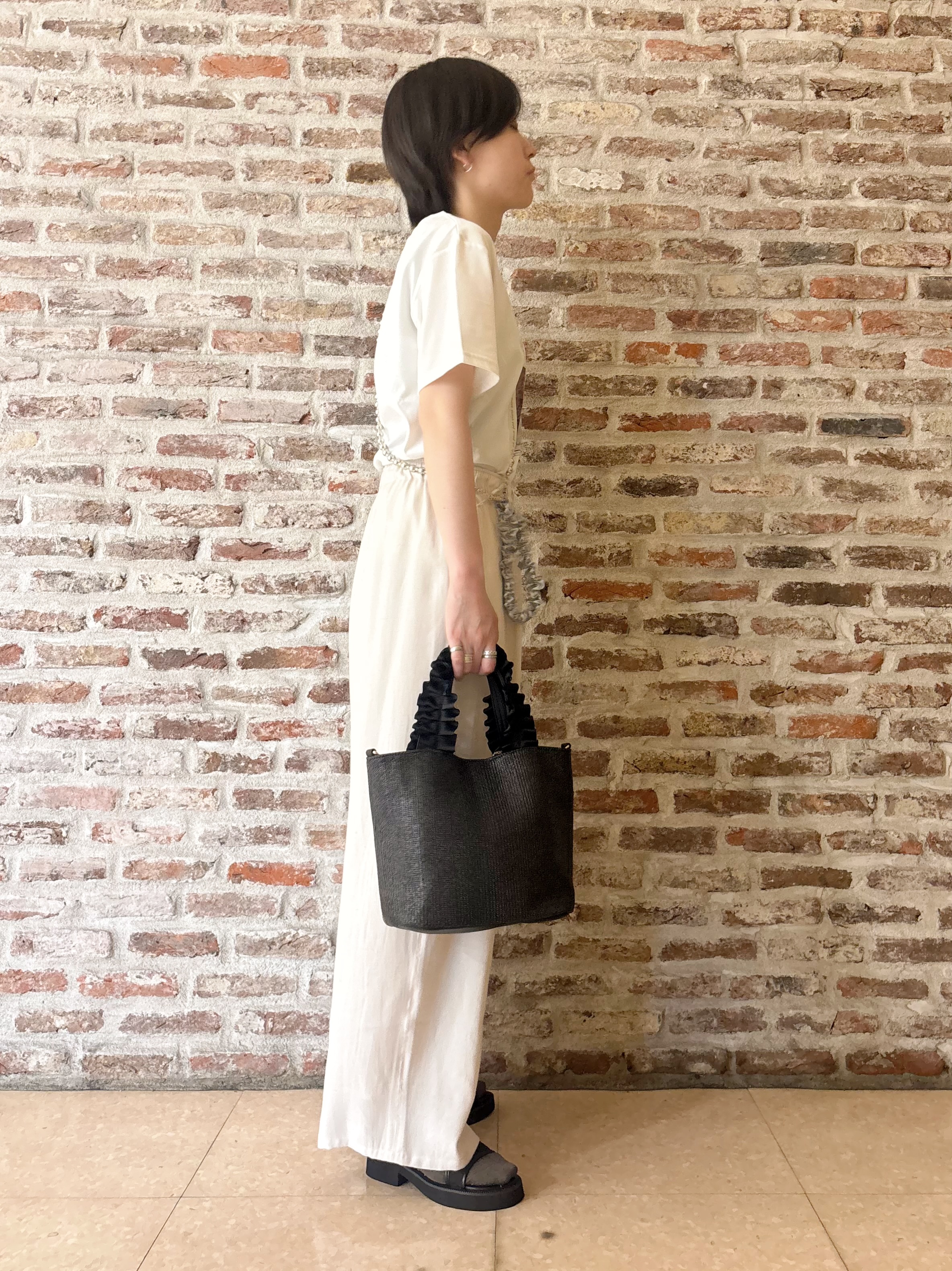 しばさんの「THE SHOP TK｜ポジティブカラーが映える　バイオウォッシュバックギャザーシャツ」を使ったコーディネート