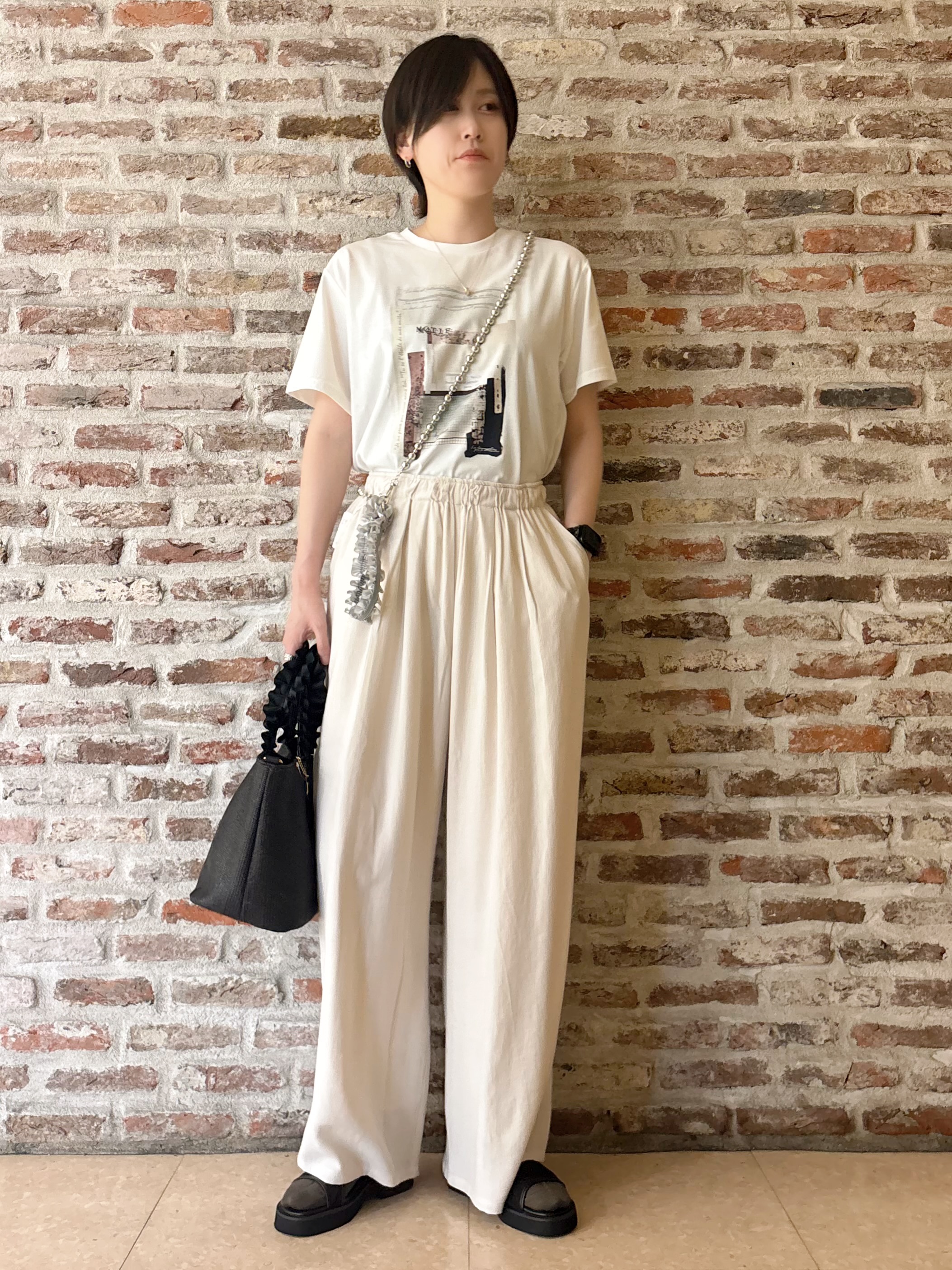 しばさんの「THE SHOP TK｜ポジティブカラーが映える　バイオウォッシュバックギャザーシャツ」を使ったコーディネート