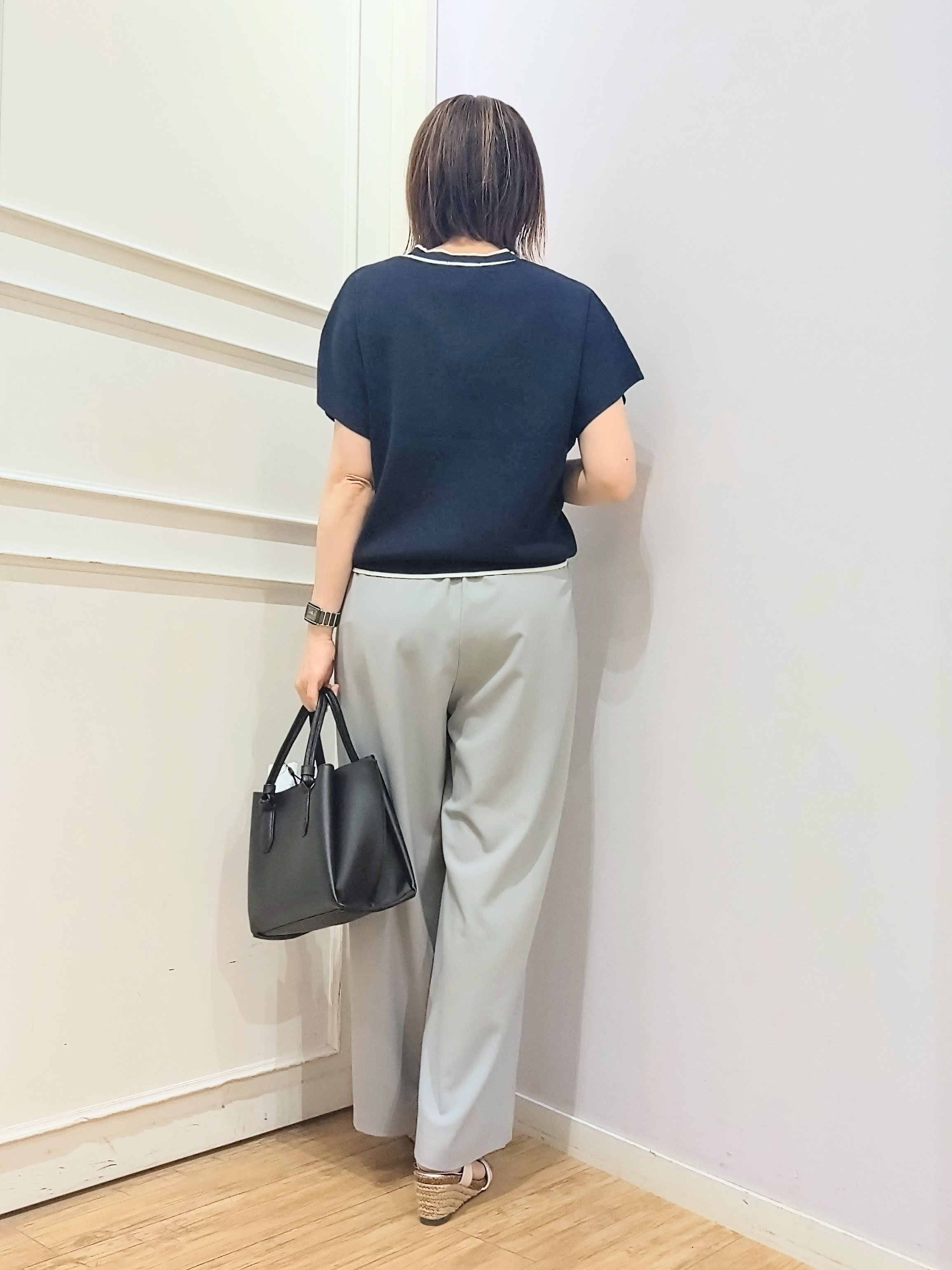 miomioさんの「SHOO･LA･RUE｜【毎日洗える/ひんやり/UV/S-LL】 毛玉になりにくい配色ボウタイ半袖ニット」を使ったコーディネート