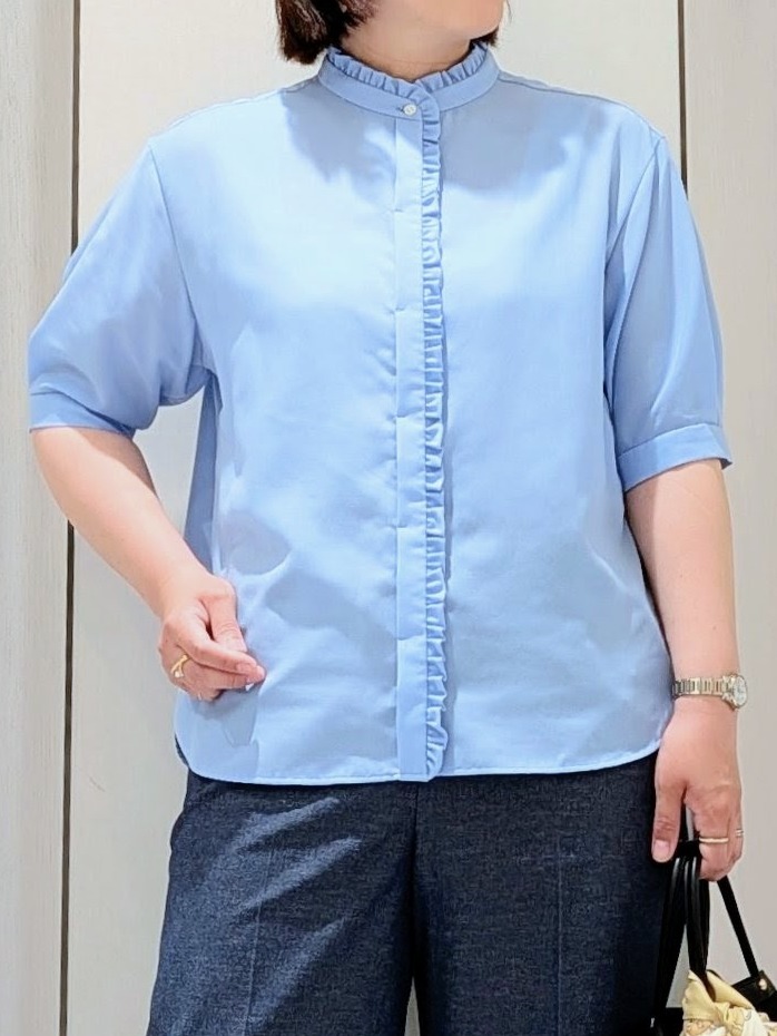 Onumaさんの「UNTITLED｜【接触冷感/通気性/洗える】スタンドカラーフリルブラウス」を使ったコーディネート