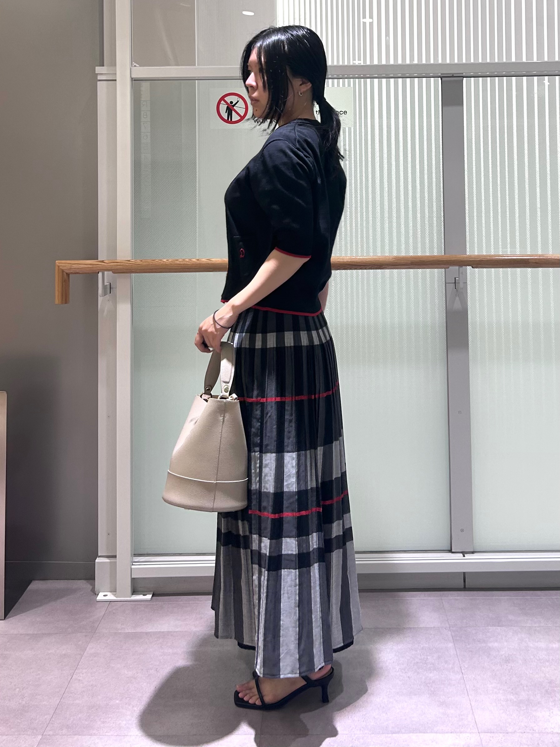 とりみさんの「DRESSTERIOR｜【UVカット/ウォッシャブル】クールタッチ ニットカーディガン」を使ったコーディネート