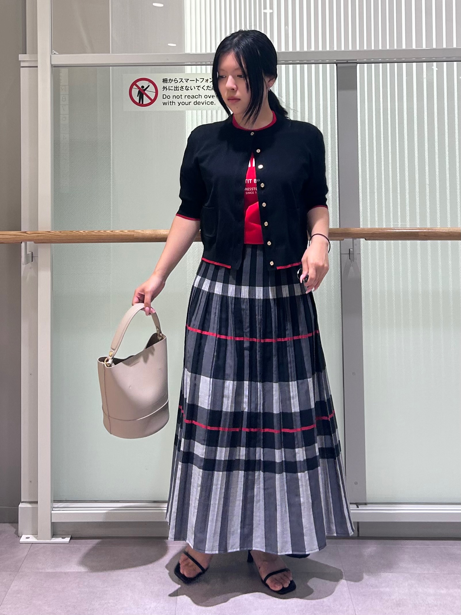 とりみさんの「DRESSTERIOR｜【UVカット/ウォッシャブル】クールタッチ ニットカーディガン」を使ったコーディネート