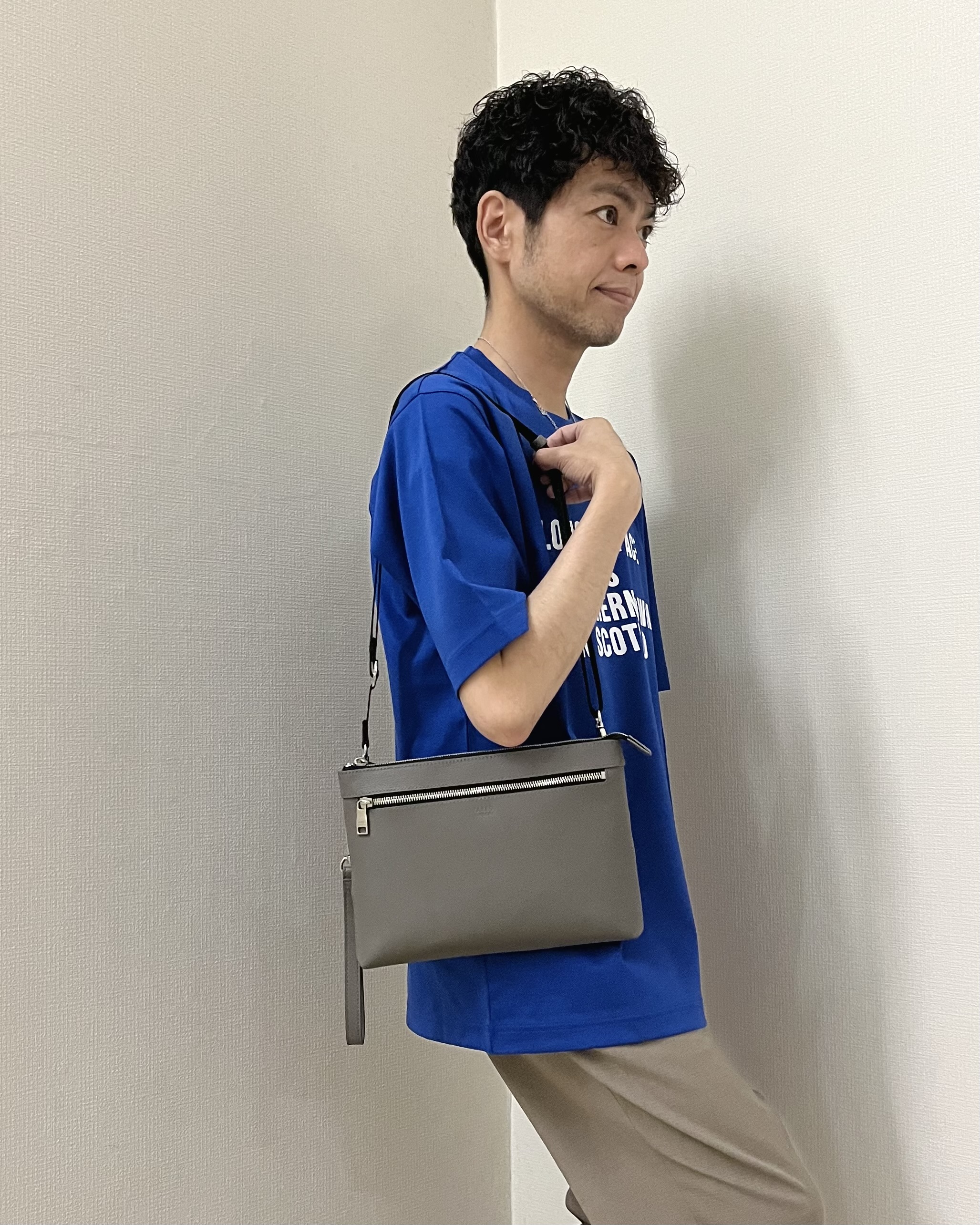 URAさんの「TAKEO KIKUCHI｜【BOWLER HAT LABEL】アイスクリアコットン バッククロスピストル 半袖Tシャツ」を使ったコーディネート