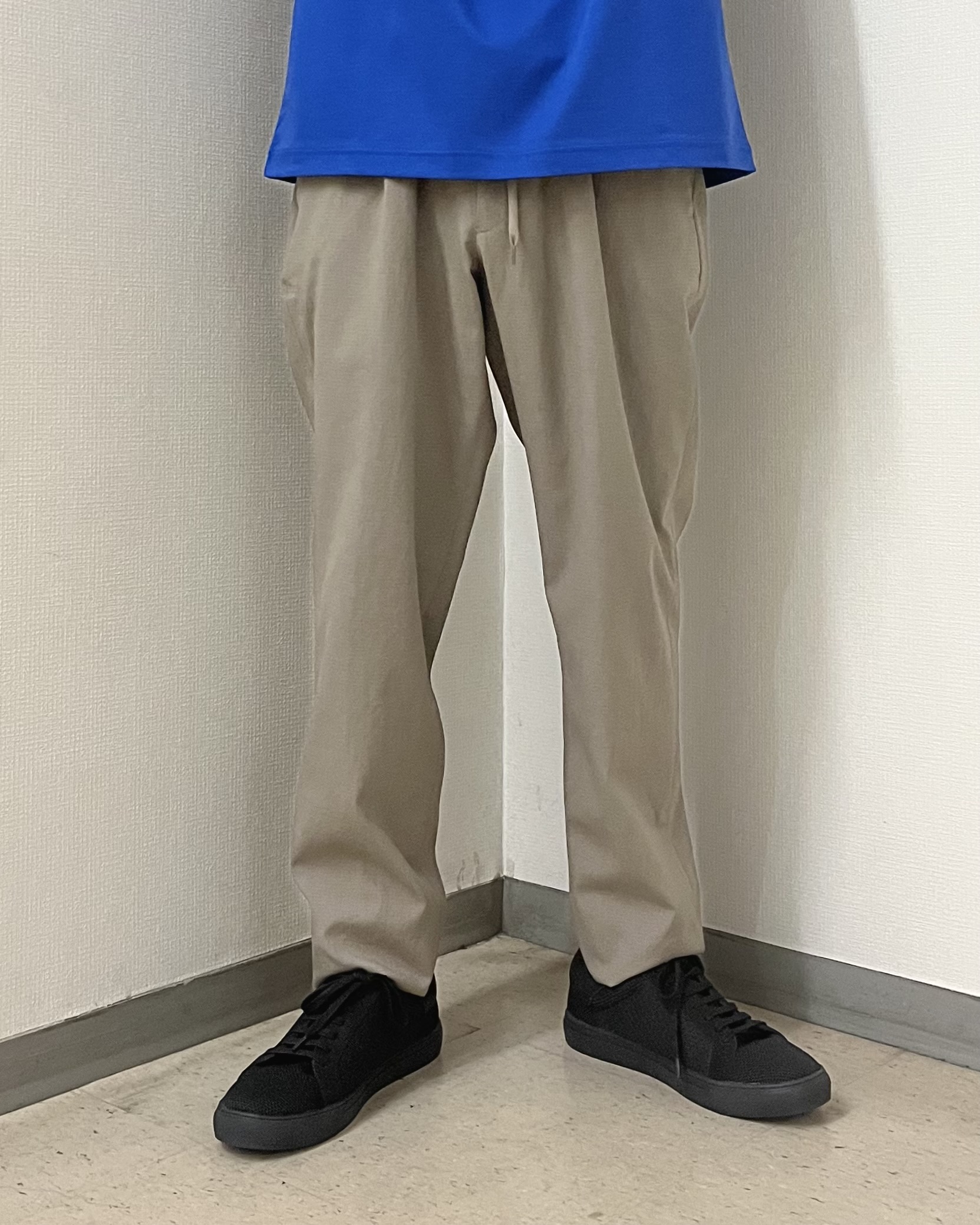 URAさんの「TAKEO KIKUCHI｜【BOWLER HAT LABEL】アイスクリアコットン バッククロスピストル 半袖Tシャツ」を使ったコーディネート