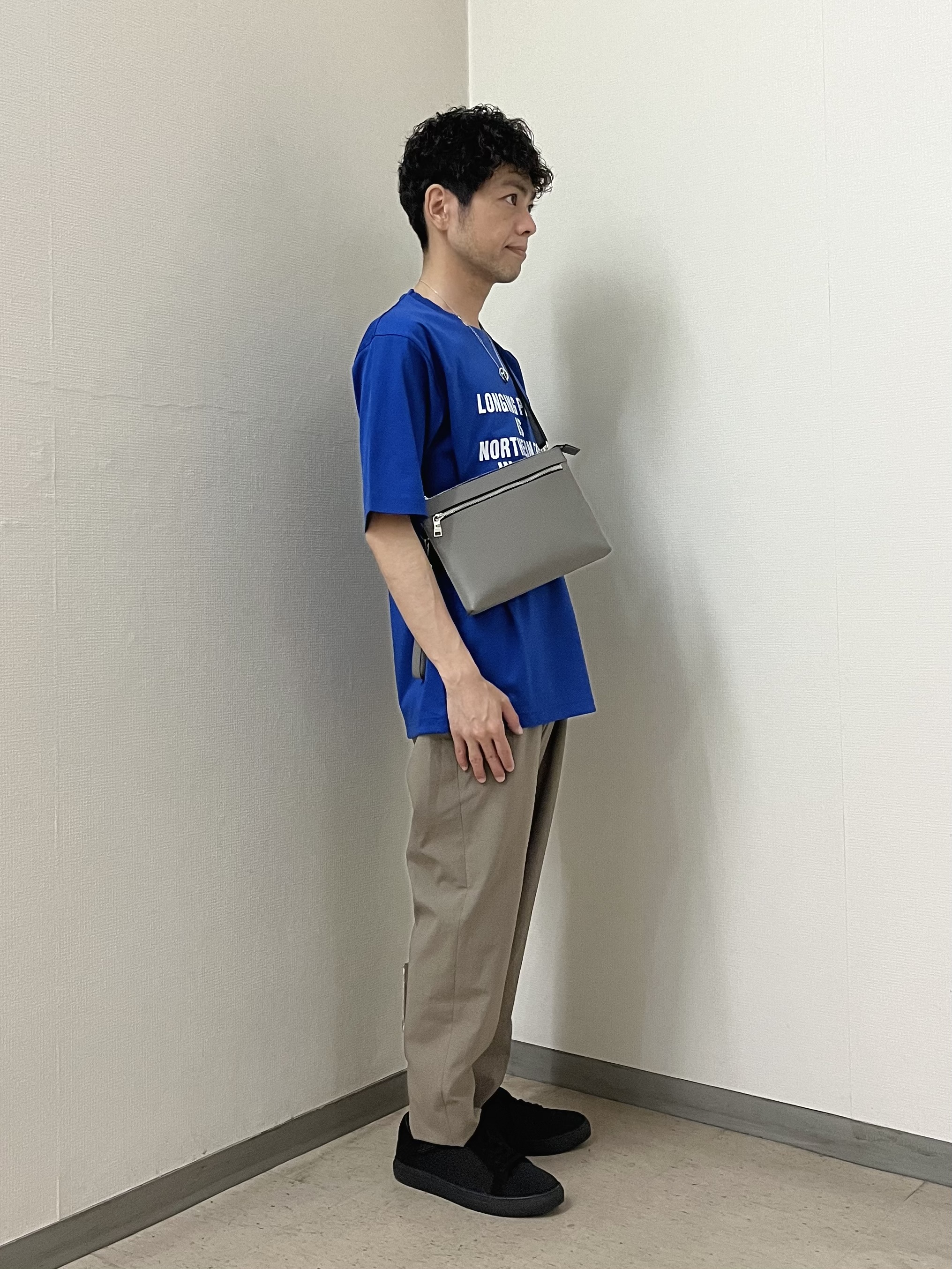 URAさんの「TAKEO KIKUCHI｜【BOWLER HAT LABEL】アイスクリアコットン バッククロスピストル 半袖Tシャツ」を使ったコーディネート