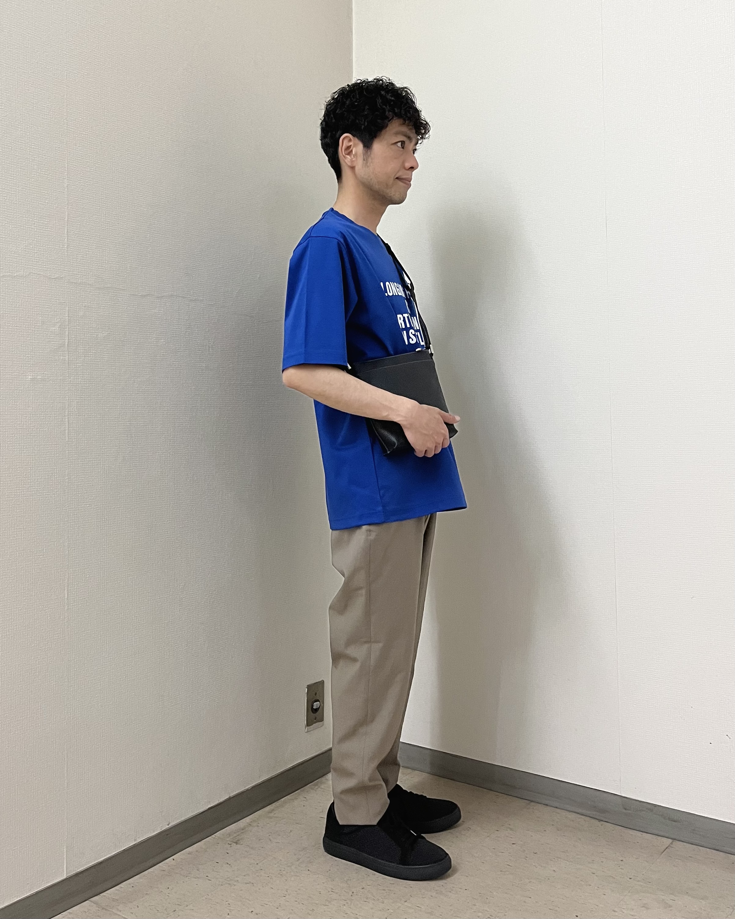 URAさんの「TAKEO KIKUCHI｜【BOWLER HAT LABEL】アイスクリアコットン バッククロスピストル 半袖Tシャツ」を使ったコーディネート