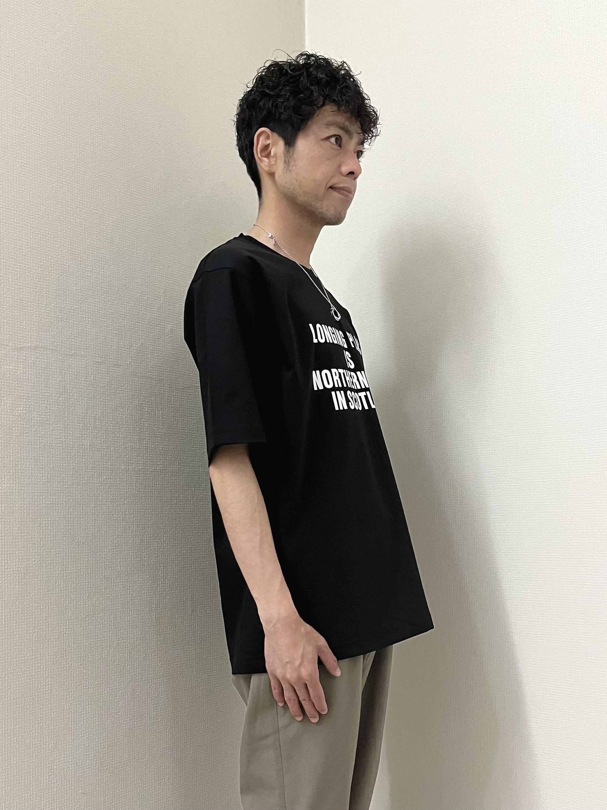 URAさんの「TAKEO KIKUCHI｜【BOWLER HAT LABEL】アイスクリアコットン バッククロスピストル 半袖Tシャツ」を使ったコーディネート