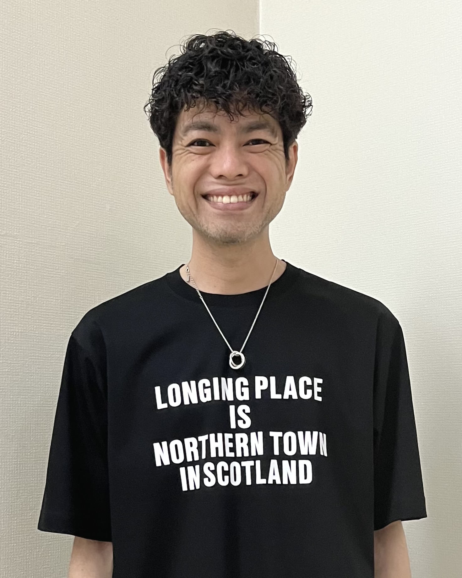 URAさんの「TAKEO KIKUCHI｜【BOWLER HAT LABEL】アイスクリアコットン バッククロスピストル 半袖Tシャツ」を使ったコーディネート