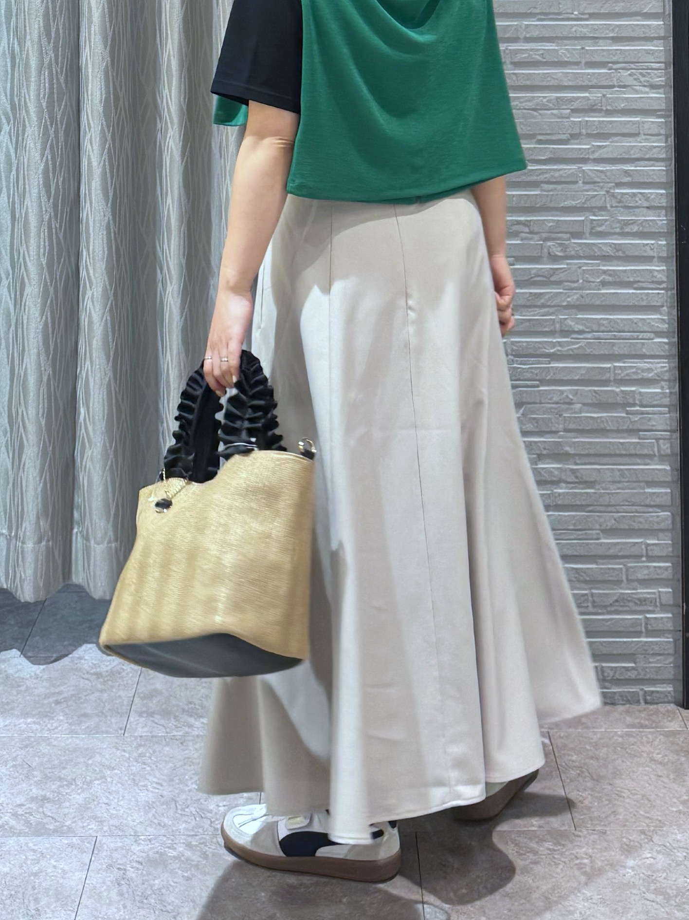 chさんの「THE SHOP TK｜シアーフライスVカーデ」を使ったコーディネート