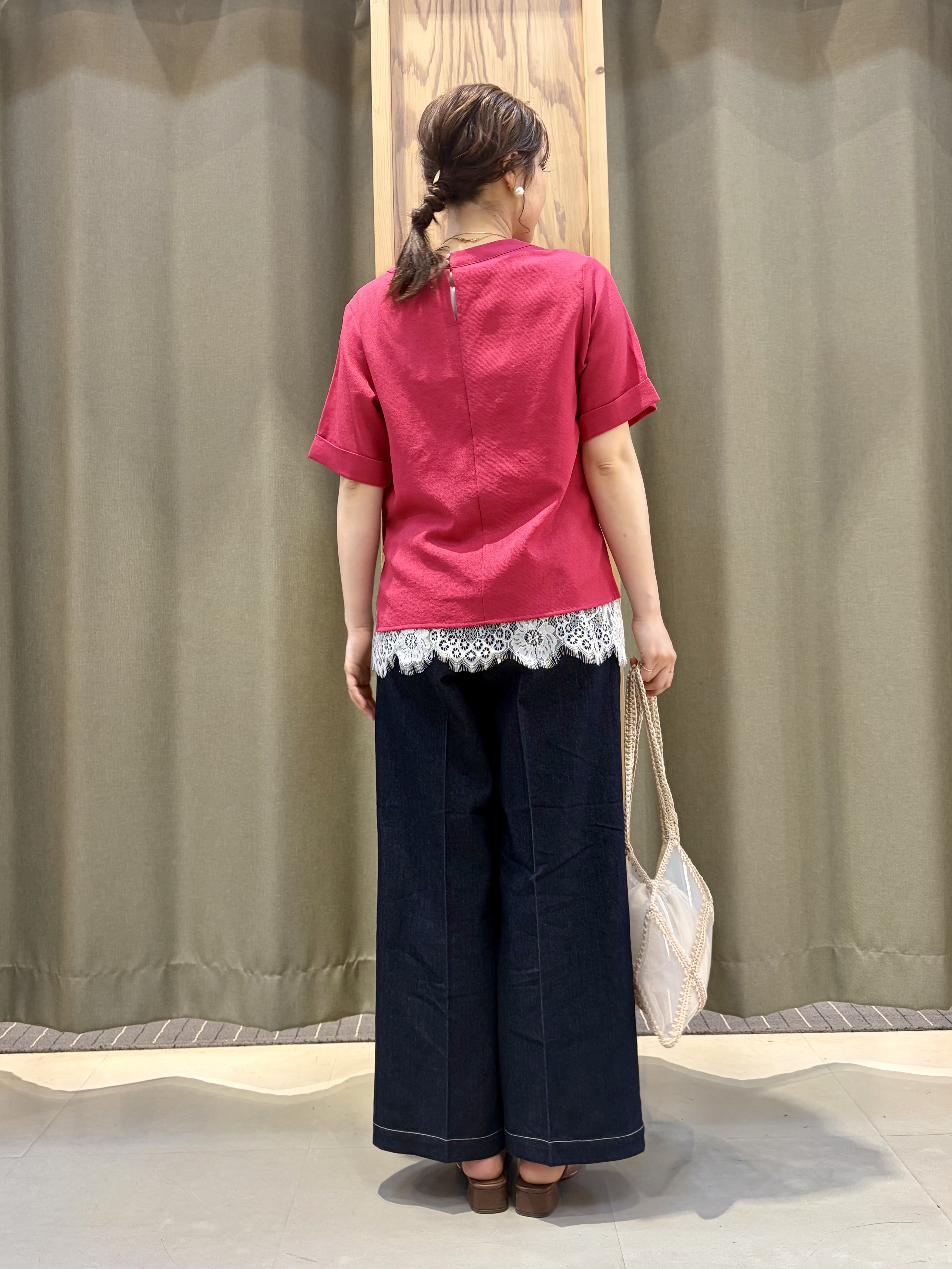 ころさんの「THE SHOP TK｜【M-XL/二の腕カバー】さらり麻調メッシュ5分袖ブラウス」を使ったコーディネート