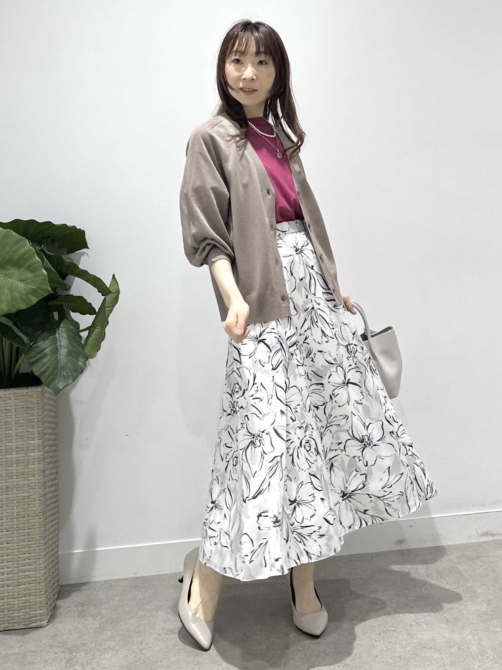 Miwaさんの「UNTITLED｜【アンサンブル可/シアー】リネンエステルカーディガン」を使ったコーディネート