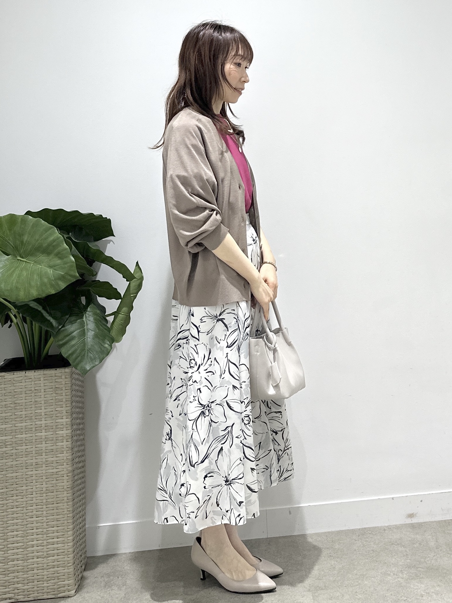 Miwaさんの「UNTITLED｜【アンサンブル可/シアー】リネンエステルカーディガン」を使ったコーディネート