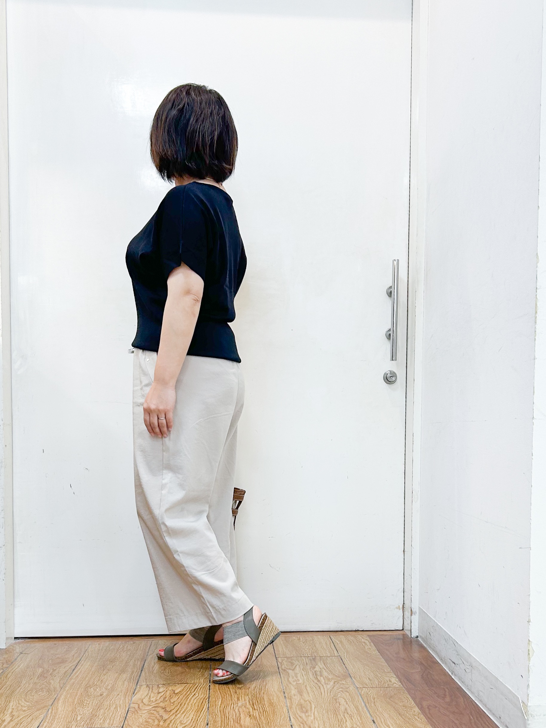 haruさんの「SHOO･LA･RUE｜【毎日洗える/ひんやり/UV/S-LL】二の腕隠れる さらっとドルマン半袖ニット」を使ったコーディネート