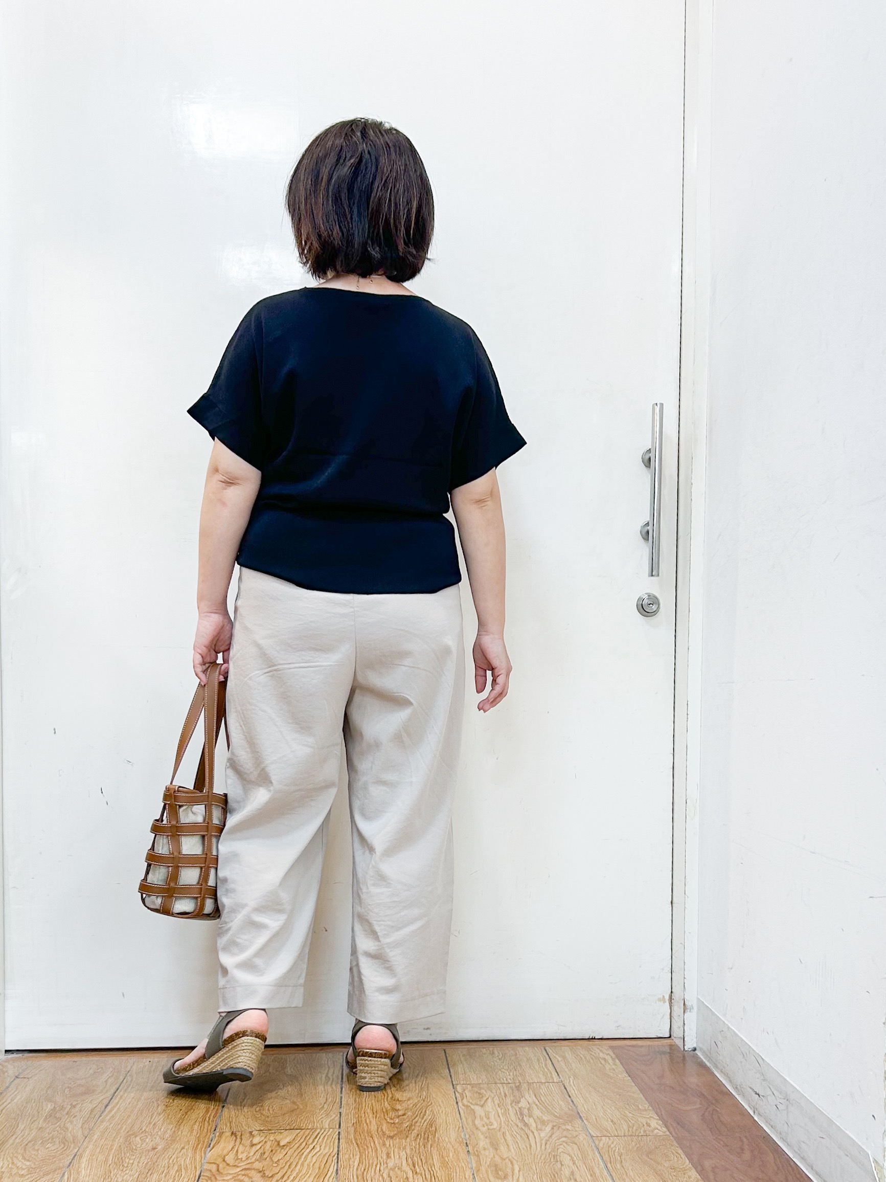 haruさんの「SHOO･LA･RUE｜【毎日洗える/ひんやり/UV/S-LL】二の腕隠れる さらっとドルマン半袖ニット」を使ったコーディネート