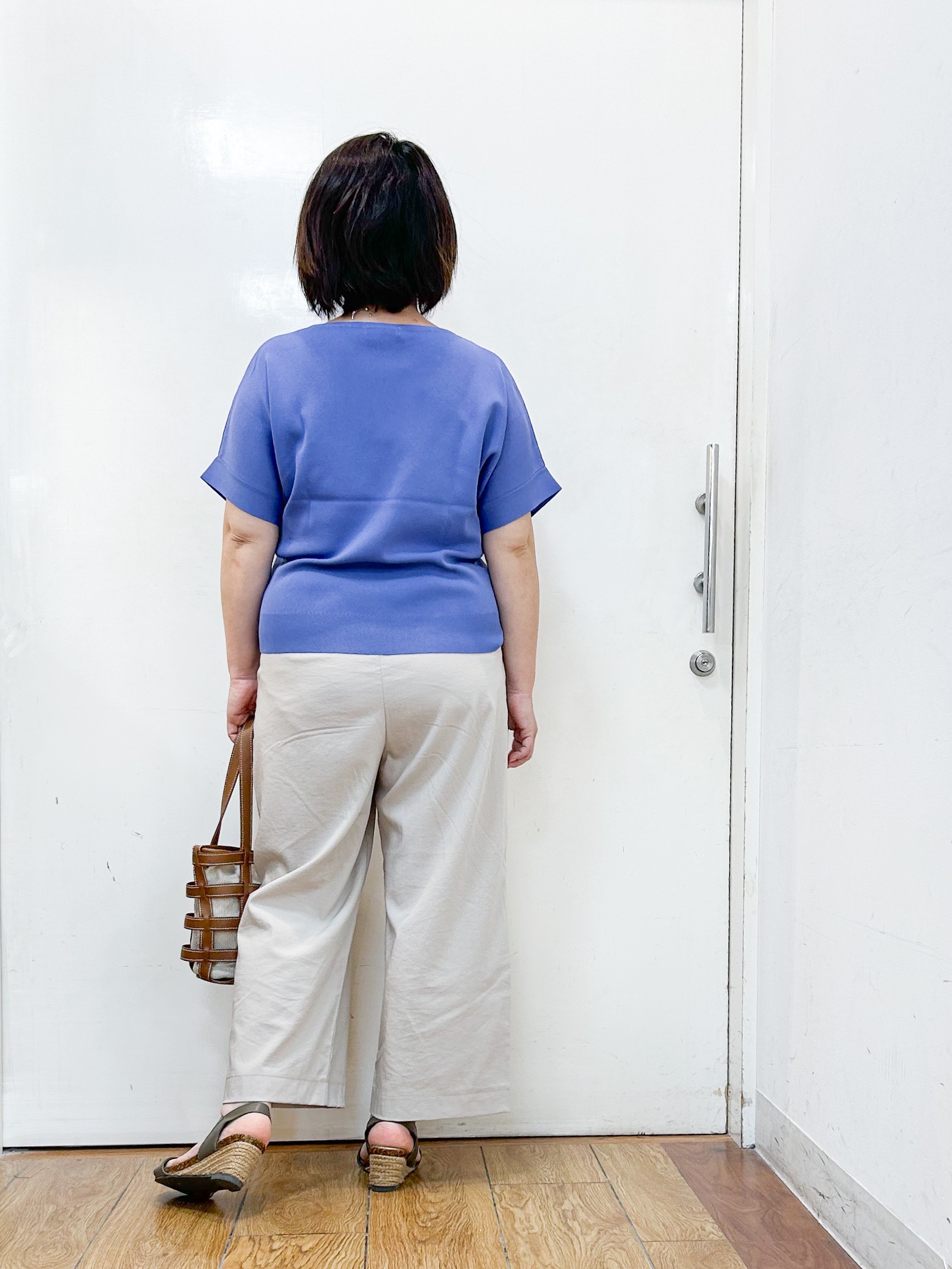haruさんの「SHOO･LA･RUE｜【毎日洗える/ひんやり/UV/S-LL】二の腕隠れる さらっとドルマン半袖ニット」を使ったコーディネート