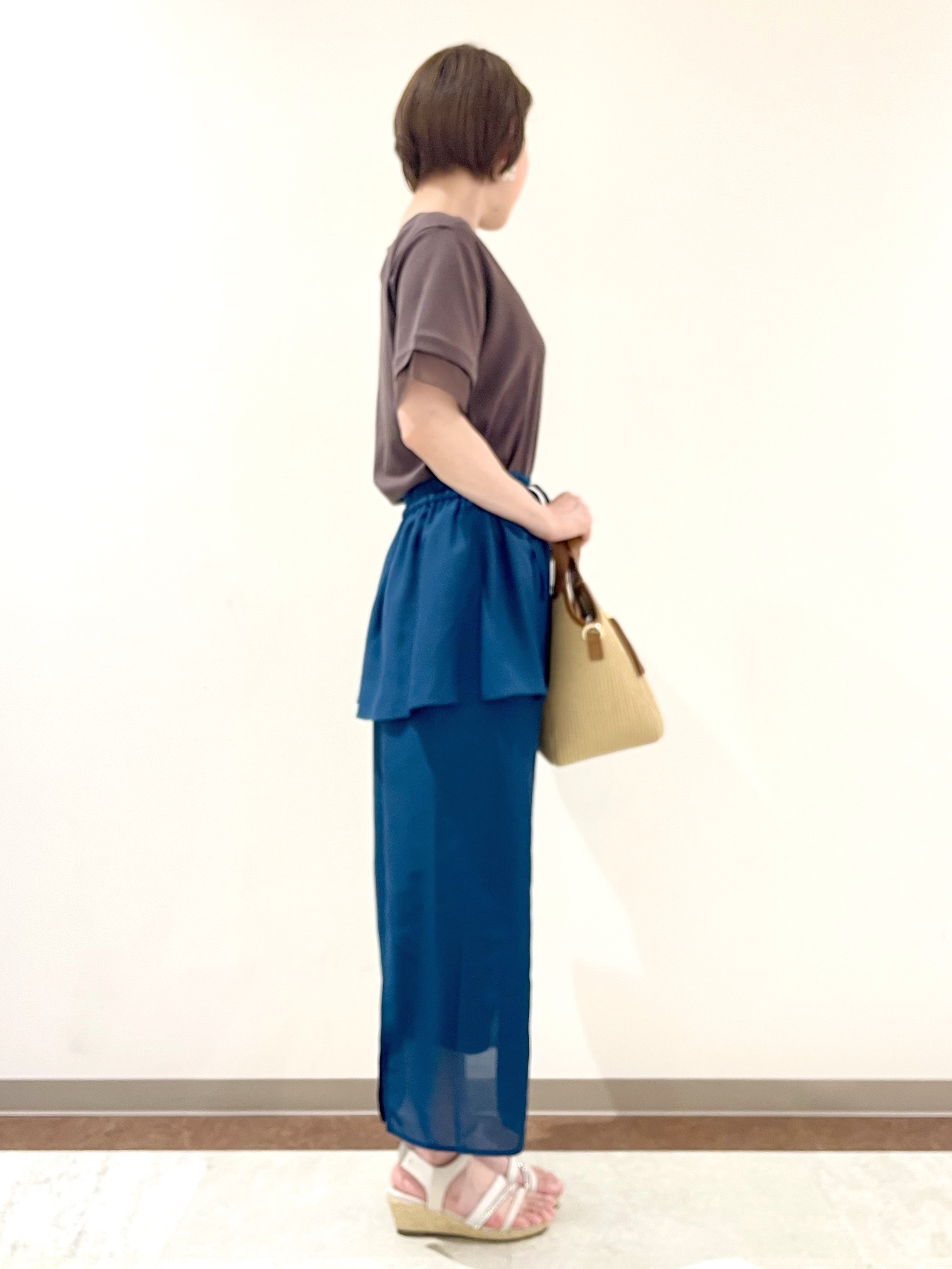ちいはちさんの「grove｜【二の腕カバー/UVカット・ひんやり】袖口シアースクエアネックTシャツ」を使ったコーディネート
