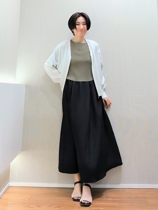 ミズタさんの「UNTITLED｜【アンサンブル可/日除け・冷房対策】シアーレーヨンZIPカーディガン」を使ったコーディネート