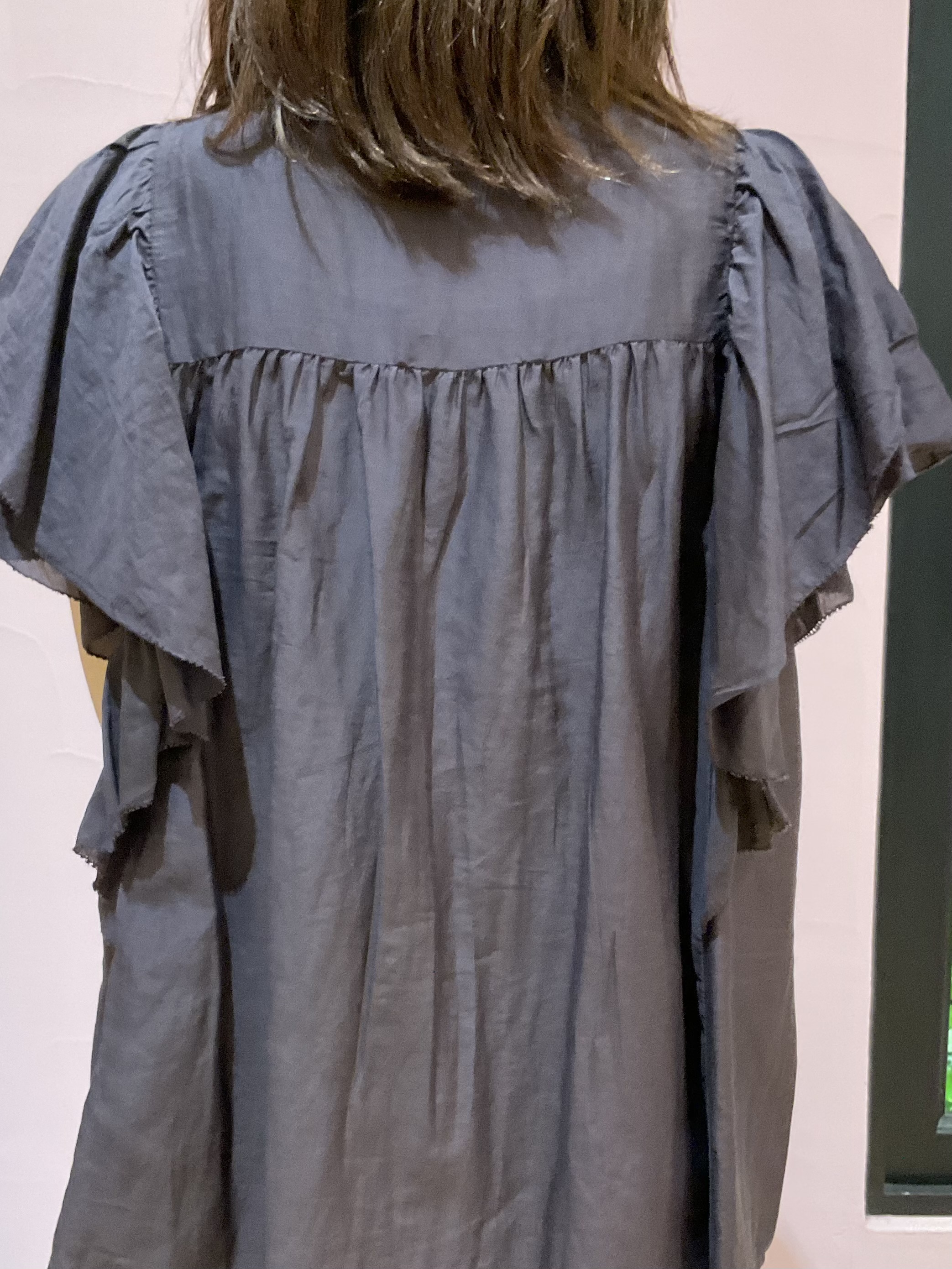 Hiwatashiさんの「DRESSTERIOR｜コットンシルク ラッフルスリーブ ブラウス」を使ったコーディネート