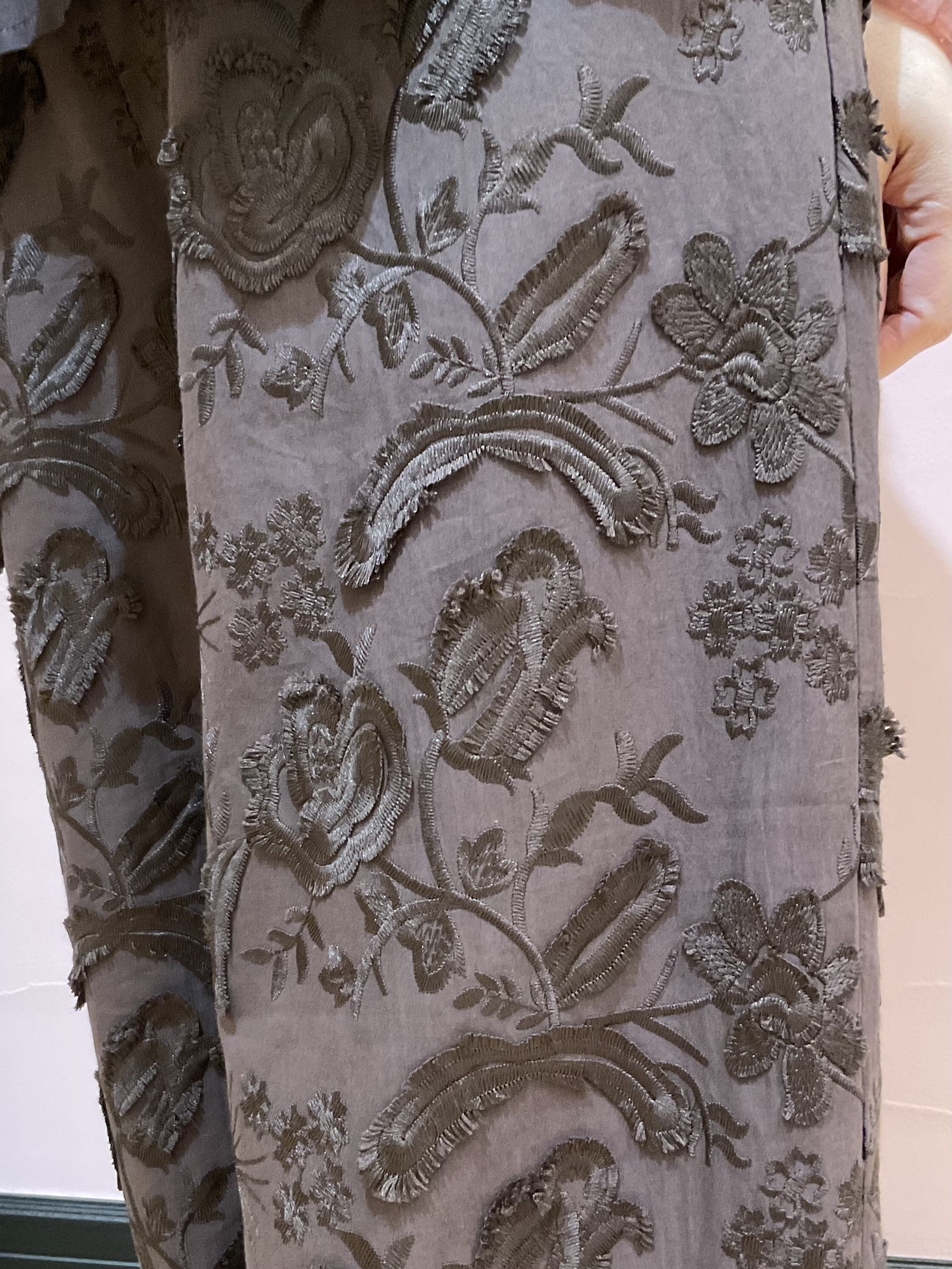 Hiwatashiさんの「DRESSTERIOR｜コットンシルク ラッフルスリーブ ブラウス」を使ったコーディネート