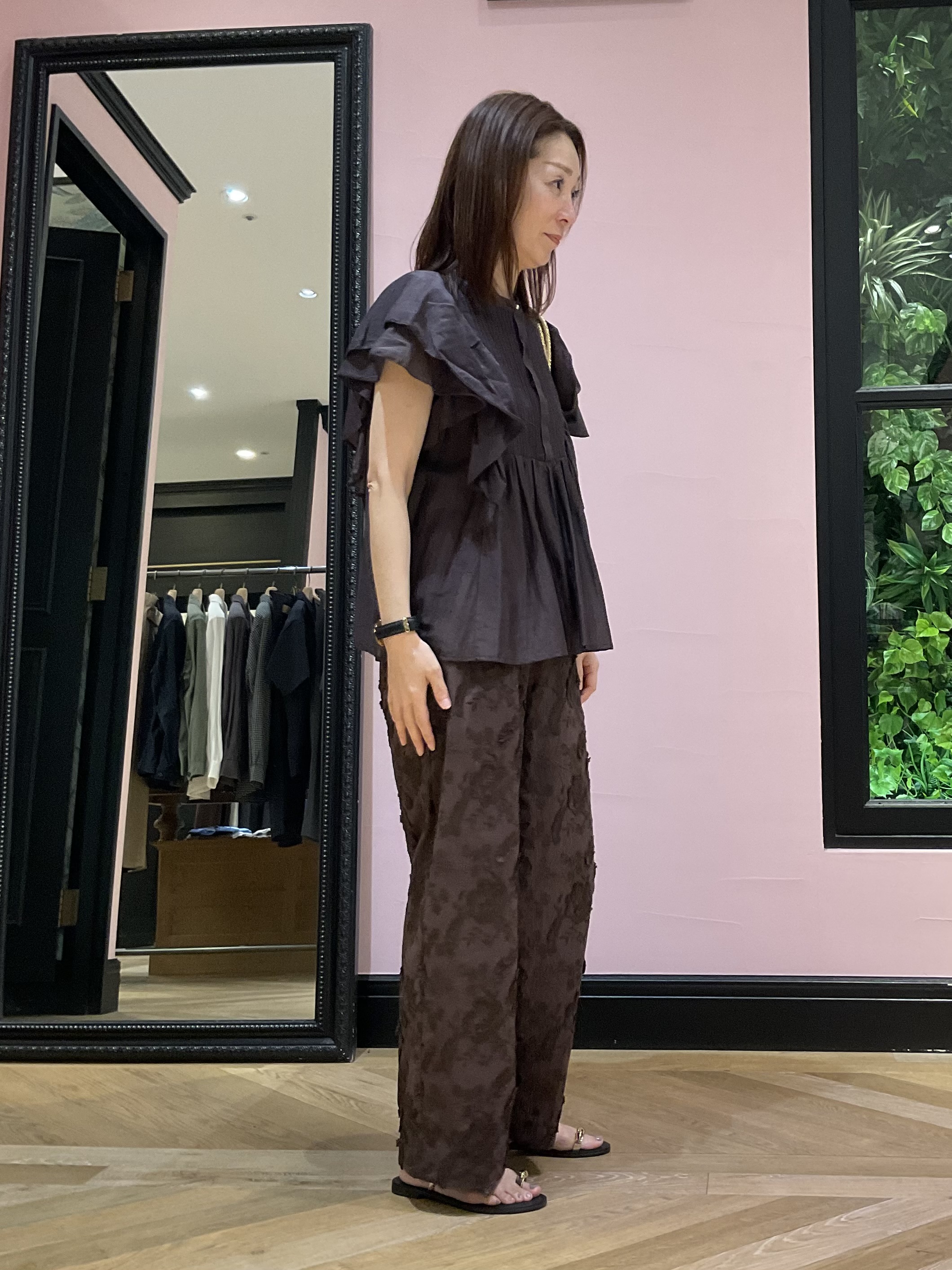 Hiwatashiさんの「DRESSTERIOR｜コットンシルク ラッフルスリーブ ブラウス」を使ったコーディネート
