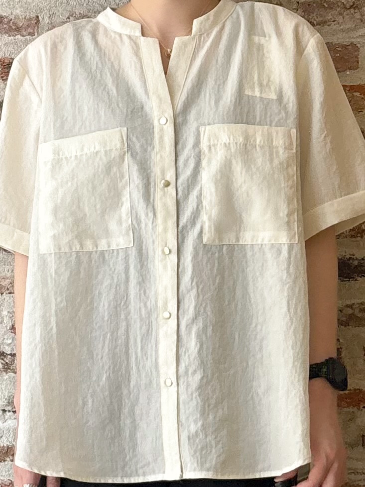 しばさんの「THE SHOP TK｜【M-XL/刻みネックですっきり見え】Wポケット金ボタン 5分袖シャツ」を使ったコーディネート