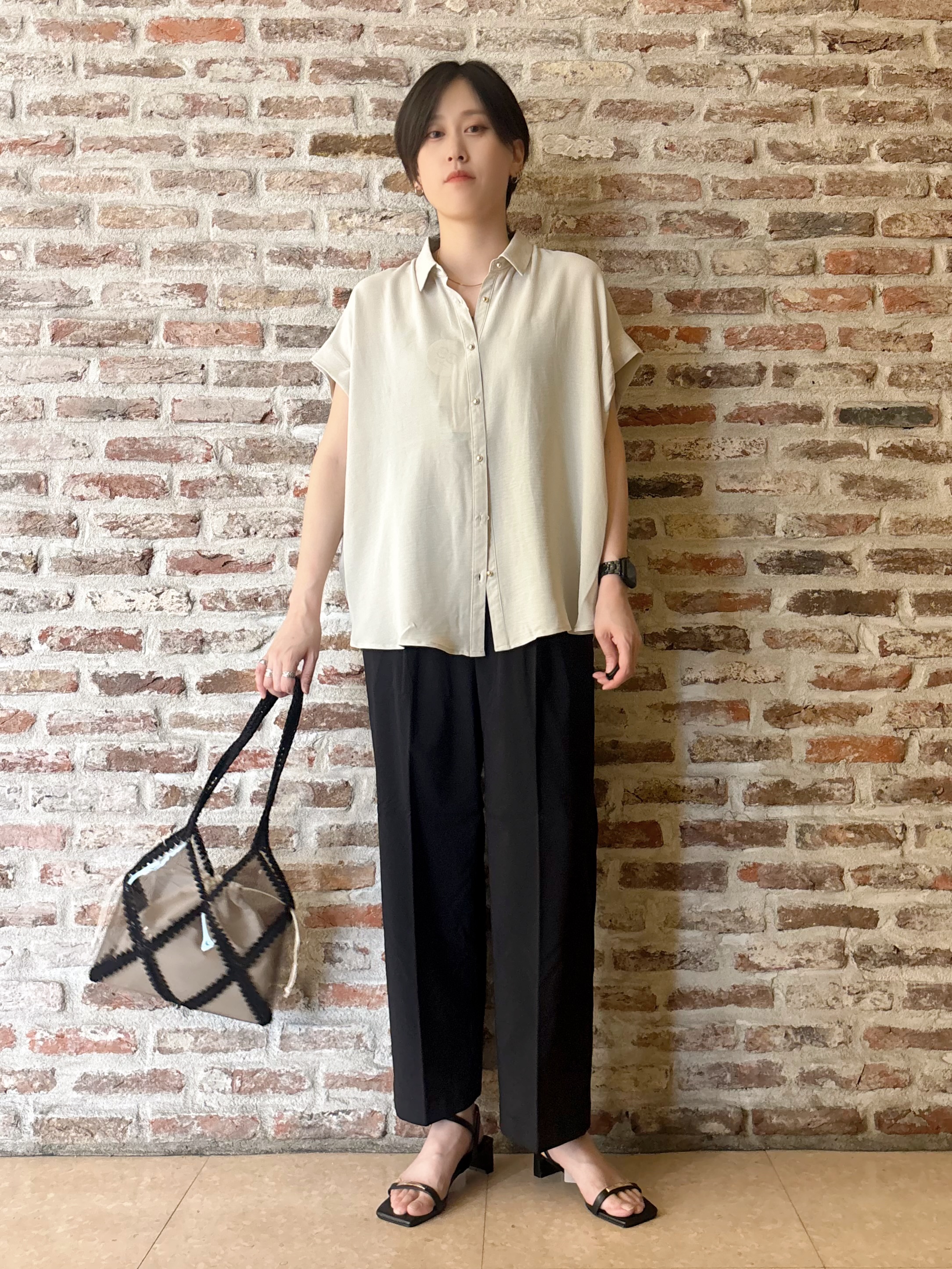 しばさんの「THE SHOP TK｜【ひんやり/防しわ/UV/吸水速乾】襟付き フレンチスリーブシャツ」を使ったコーディネート