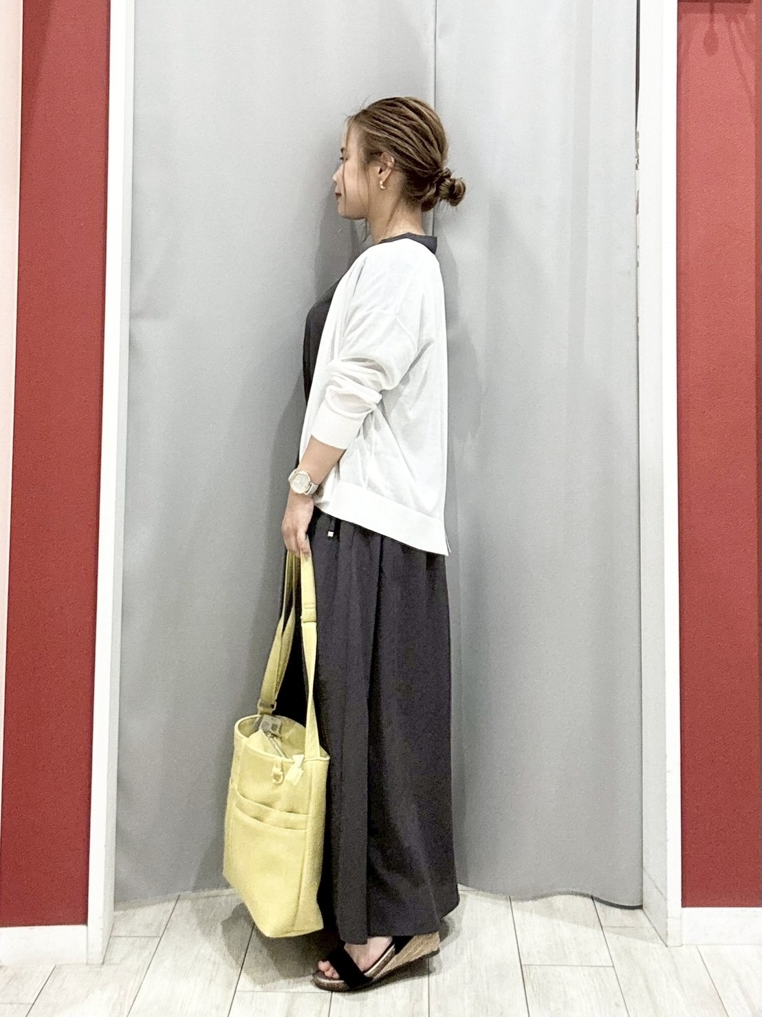 shioさんの「SHOO･LA･RUE｜【ひんやり/洗濯機可/S-LL】オンにもオフにも マルチに使えるボタンレスカーディガン」を使ったコーディネート