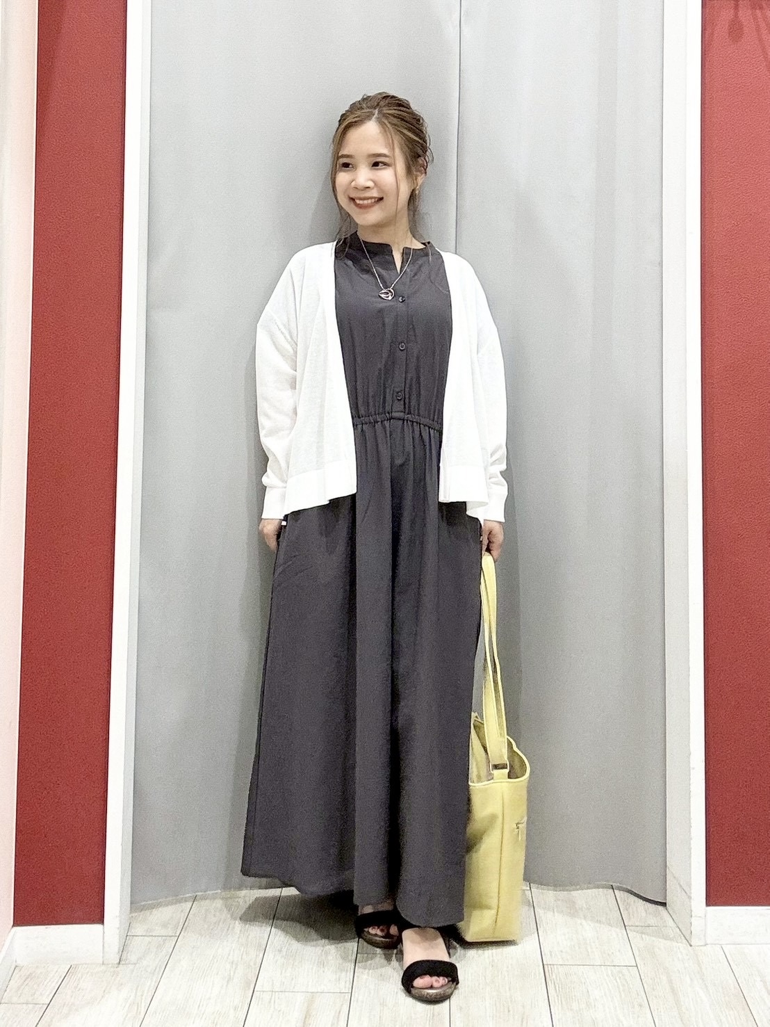 shioさんの「SHOO･LA･RUE｜【ひんやり/洗濯機可/S-LL】オンにもオフにも マルチに使えるボタンレスカーディガン」を使ったコーディネート