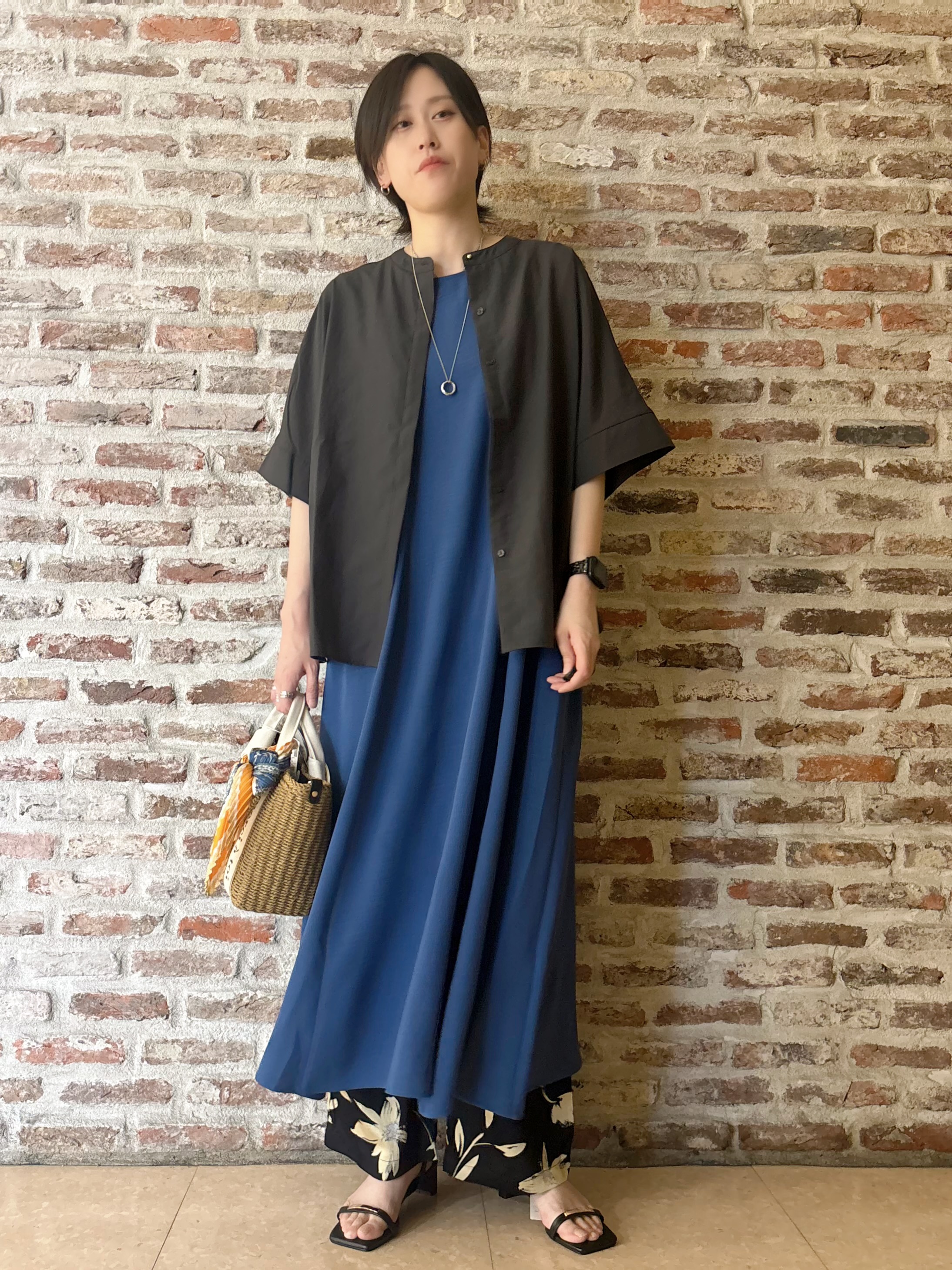 しばさんの「THE SHOP TK｜【高レビュー/体型カバー】さらっと快適 ドルマン5分袖ブラウス」を使ったコーディネート