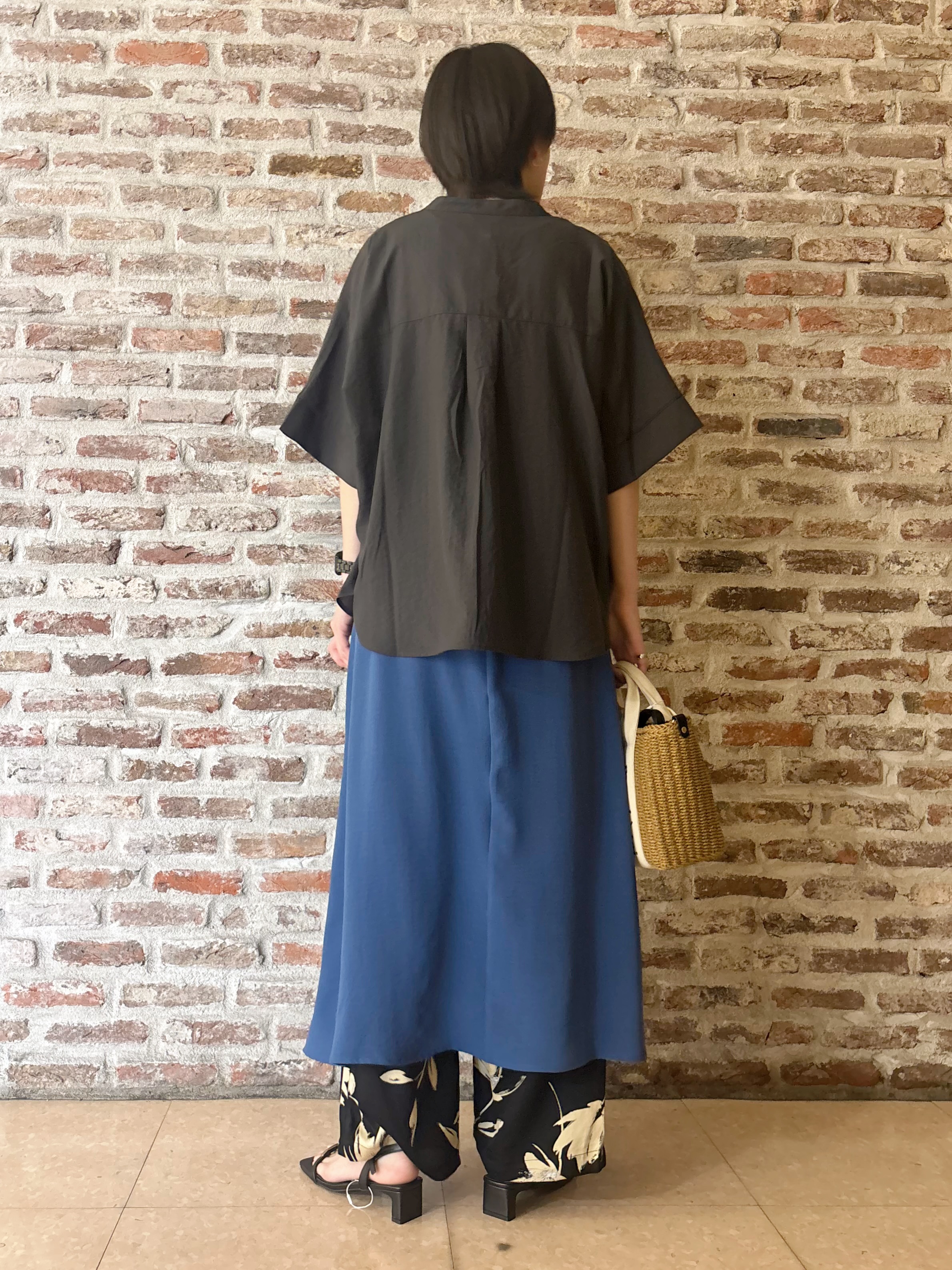しばさんの「THE SHOP TK｜【高レビュー/体型カバー】さらっと快適 ドルマン5分袖ブラウス」を使ったコーディネート