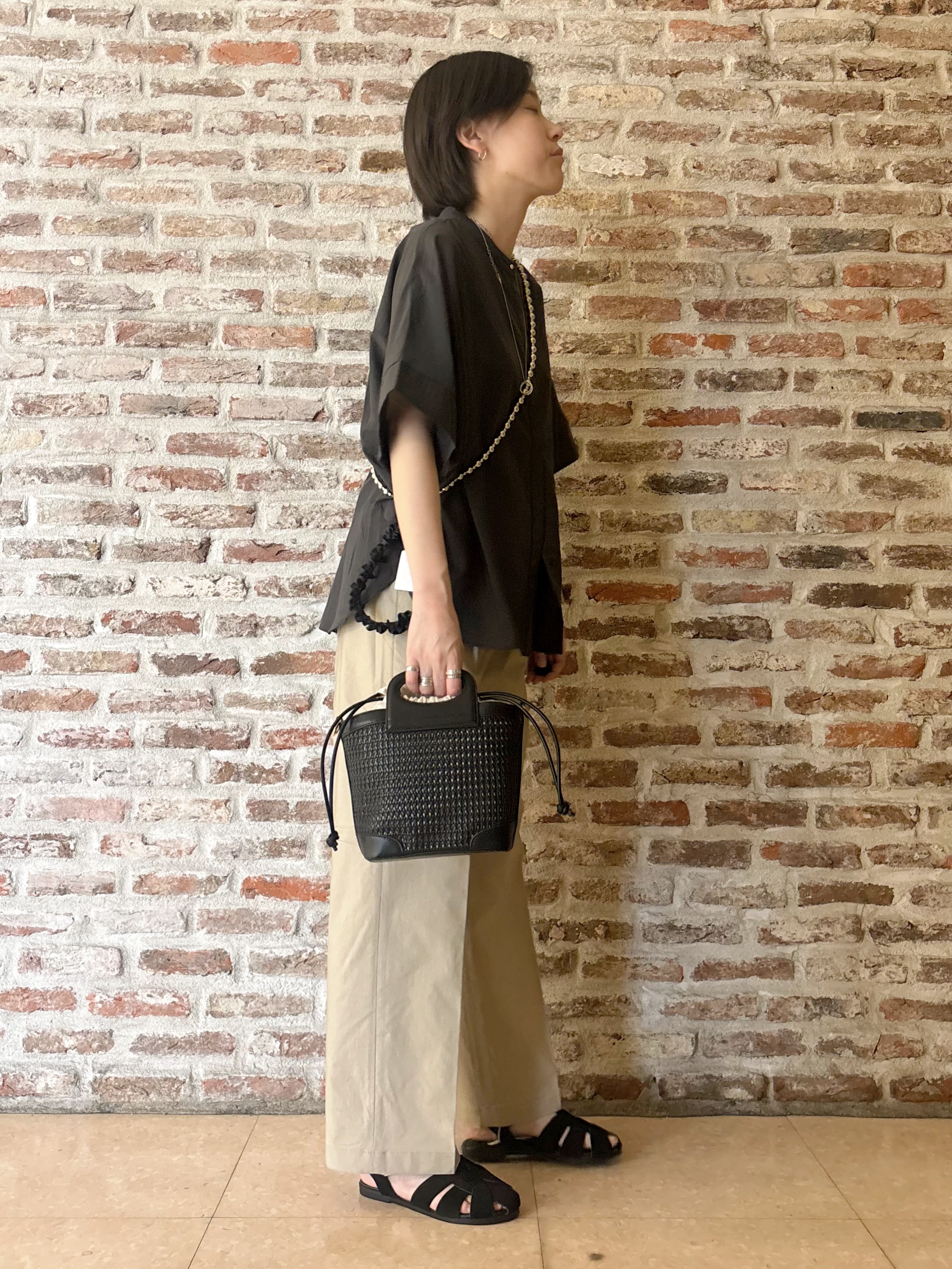 しばさんの「THE SHOP TK｜【高レビュー/体型カバー】さらっと快適 ドルマン5分袖ブラウス」を使ったコーディネート