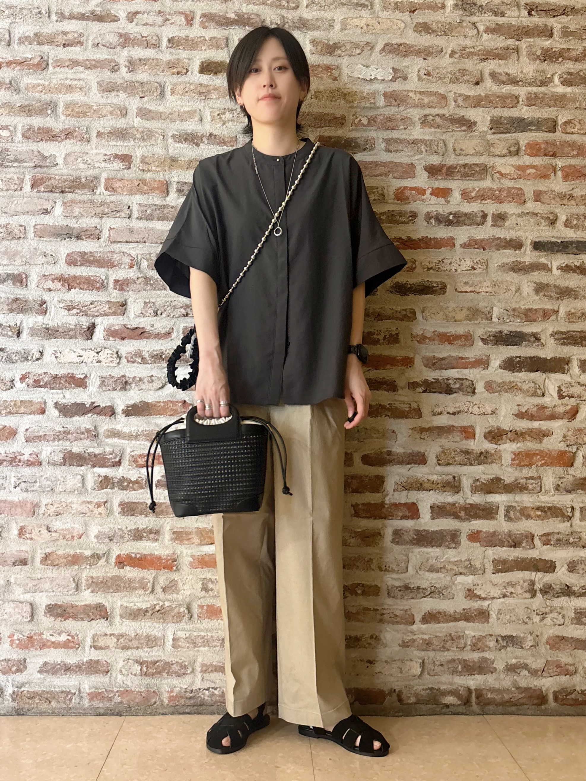 しばさんの「THE SHOP TK｜【高レビュー/体型カバー】さらっと快適 ドルマン5分袖ブラウス」を使ったコーディネート
