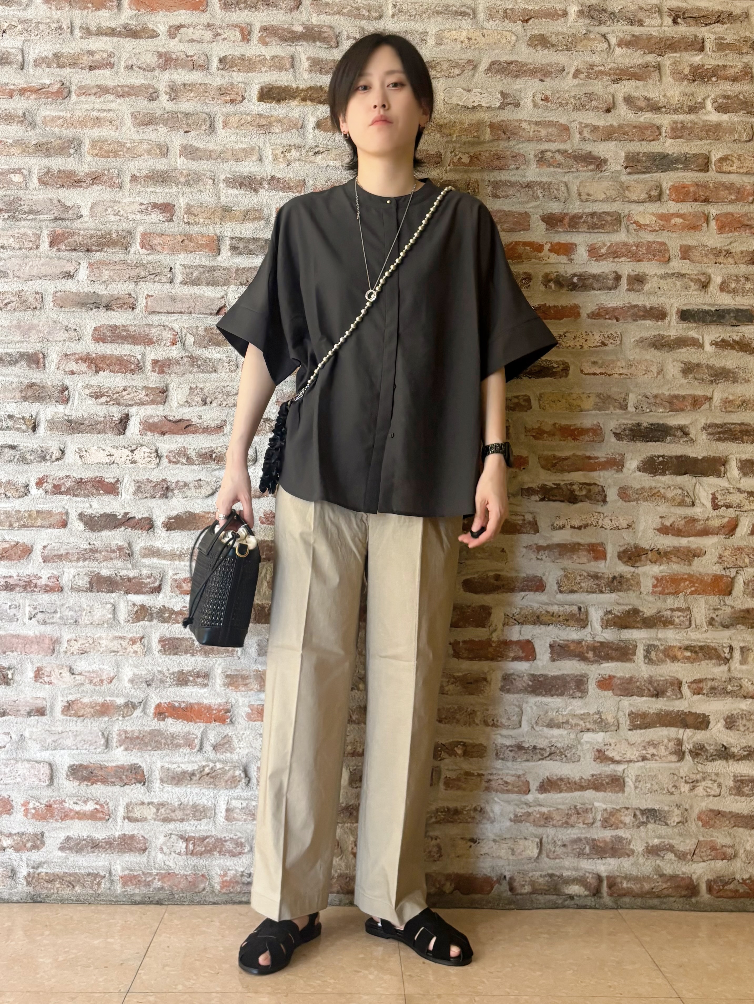 しばさんの「THE SHOP TK｜【高レビュー/体型カバー】さらっと快適 ドルマン5分袖ブラウス」を使ったコーディネート