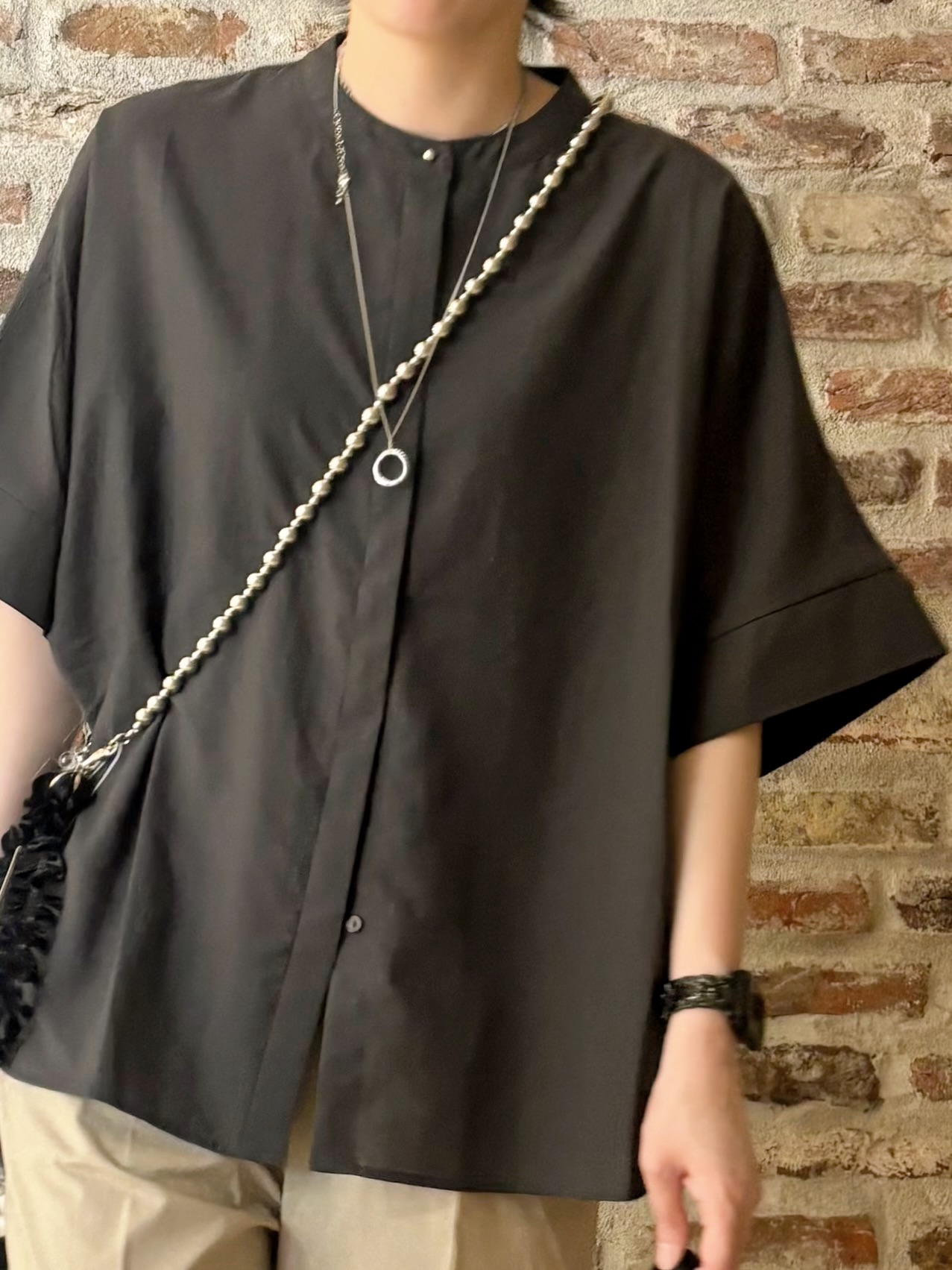 しばさんの「THE SHOP TK｜【高レビュー/体型カバー】さらっと快適 ドルマン5分袖ブラウス」を使ったコーディネート